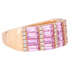 Anello a mezza fascia in oro 18 carati con diamante e zaffiro rosa da 2,91 carati