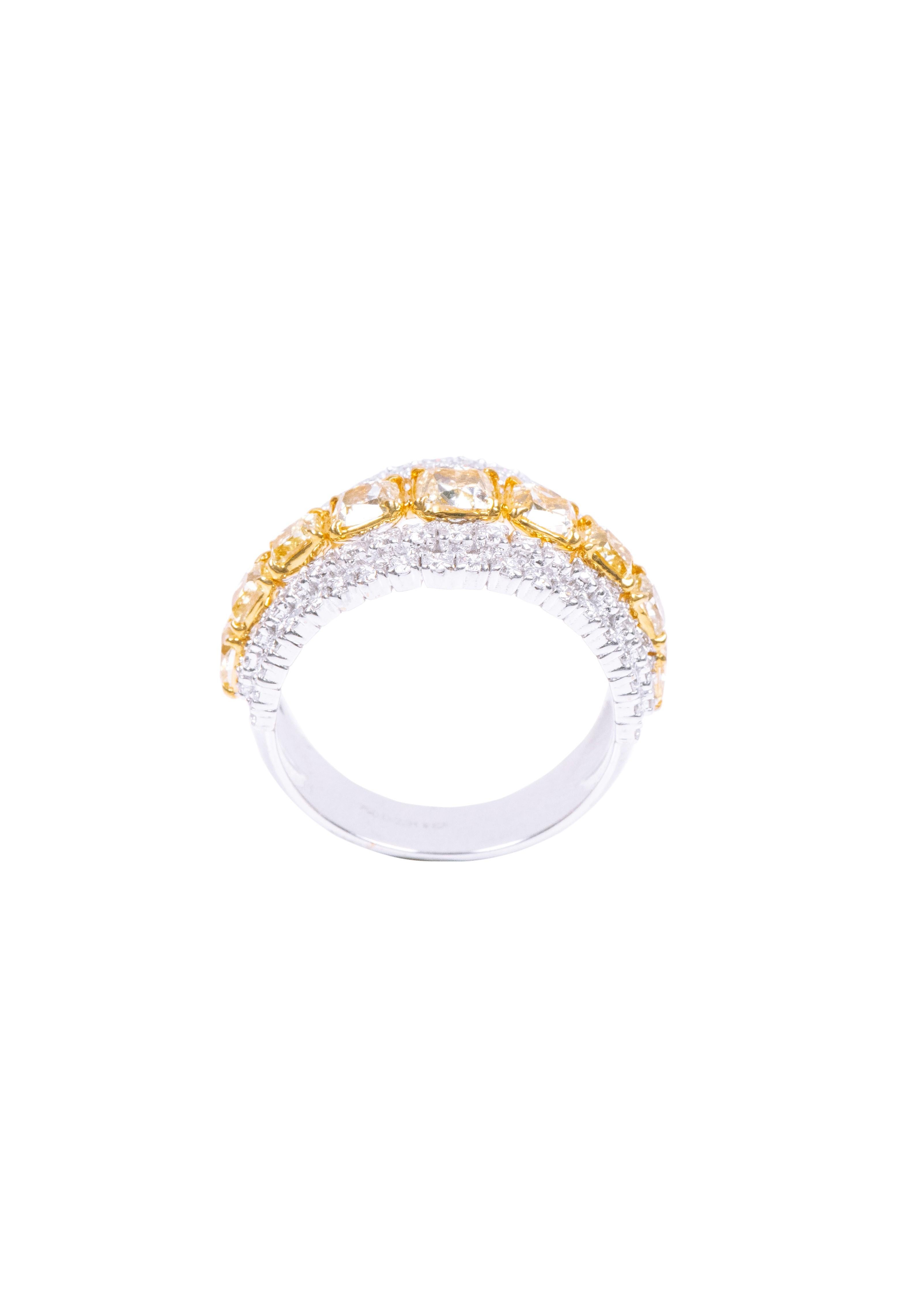 Women's 18 Karat Gold 2.91 Carat Fancy Yellow Diamond and Diamond Fashion Ring For Sale