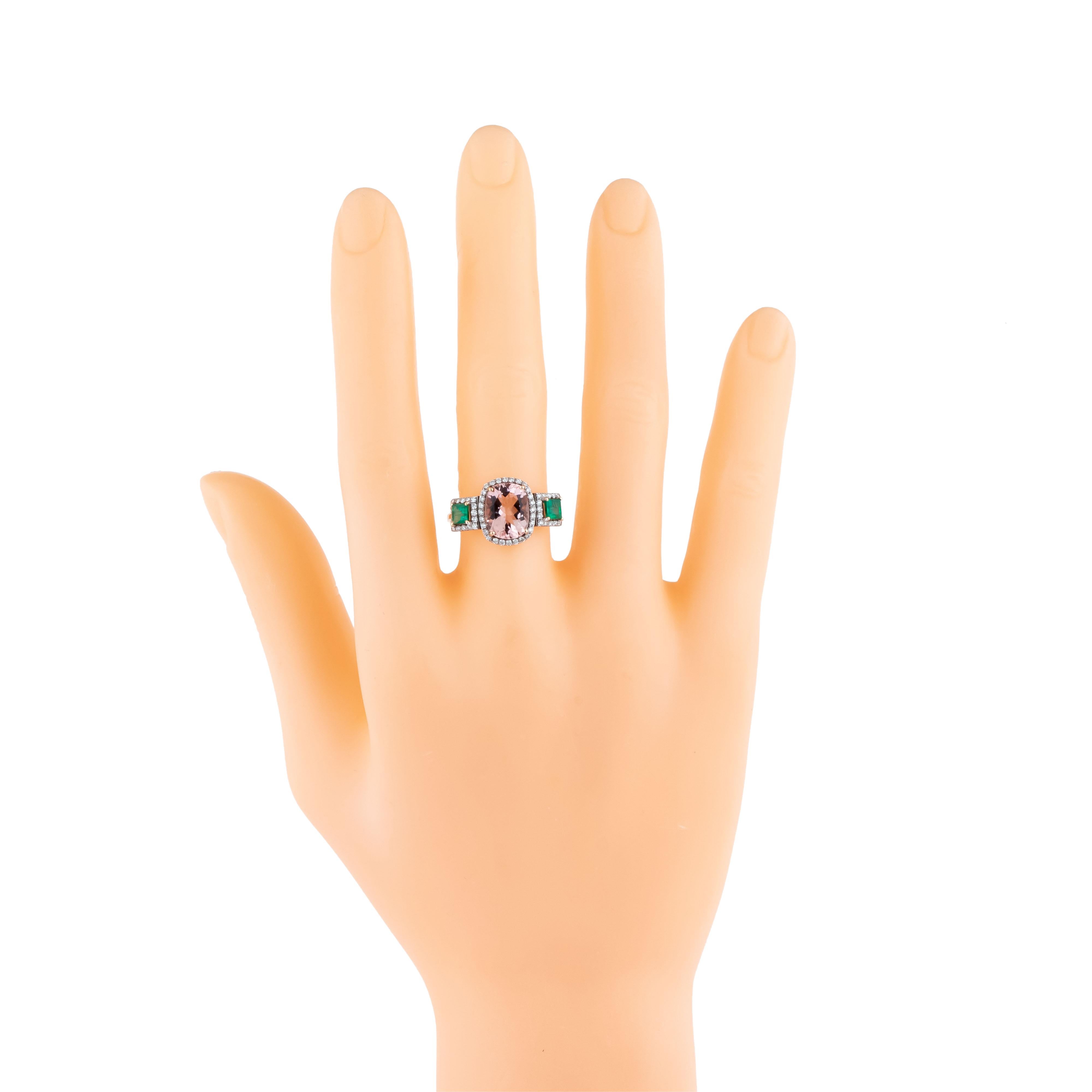 Contemporary 18 Karat Gold 2.93 Carat Diamond, Sapphire and Emerald Cocktail Ring For Sale