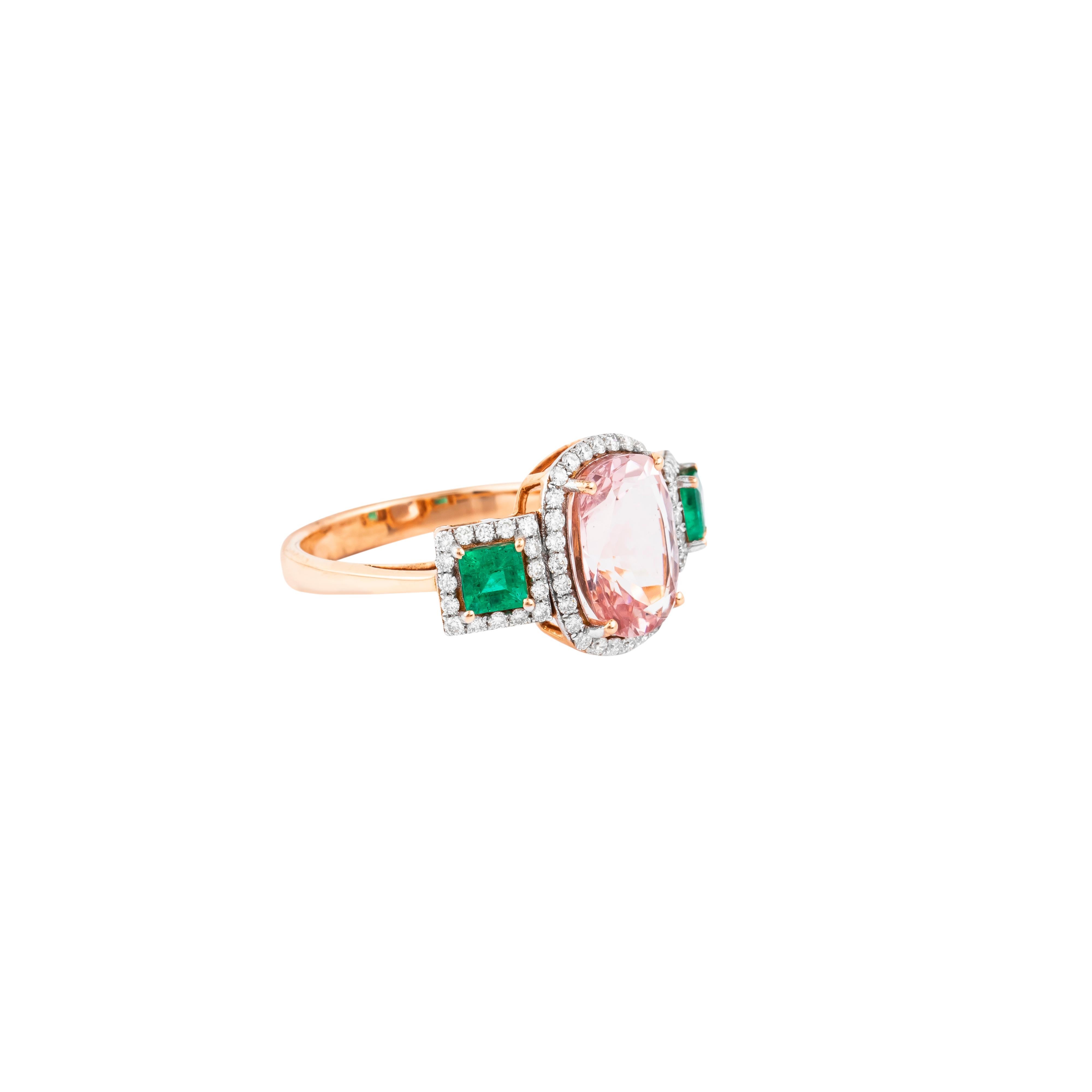 18 Karat Gold 2.93 Carat Diamond, Sapphire and Emerald Cocktail Ring In New Condition For Sale In Jaipur, IN