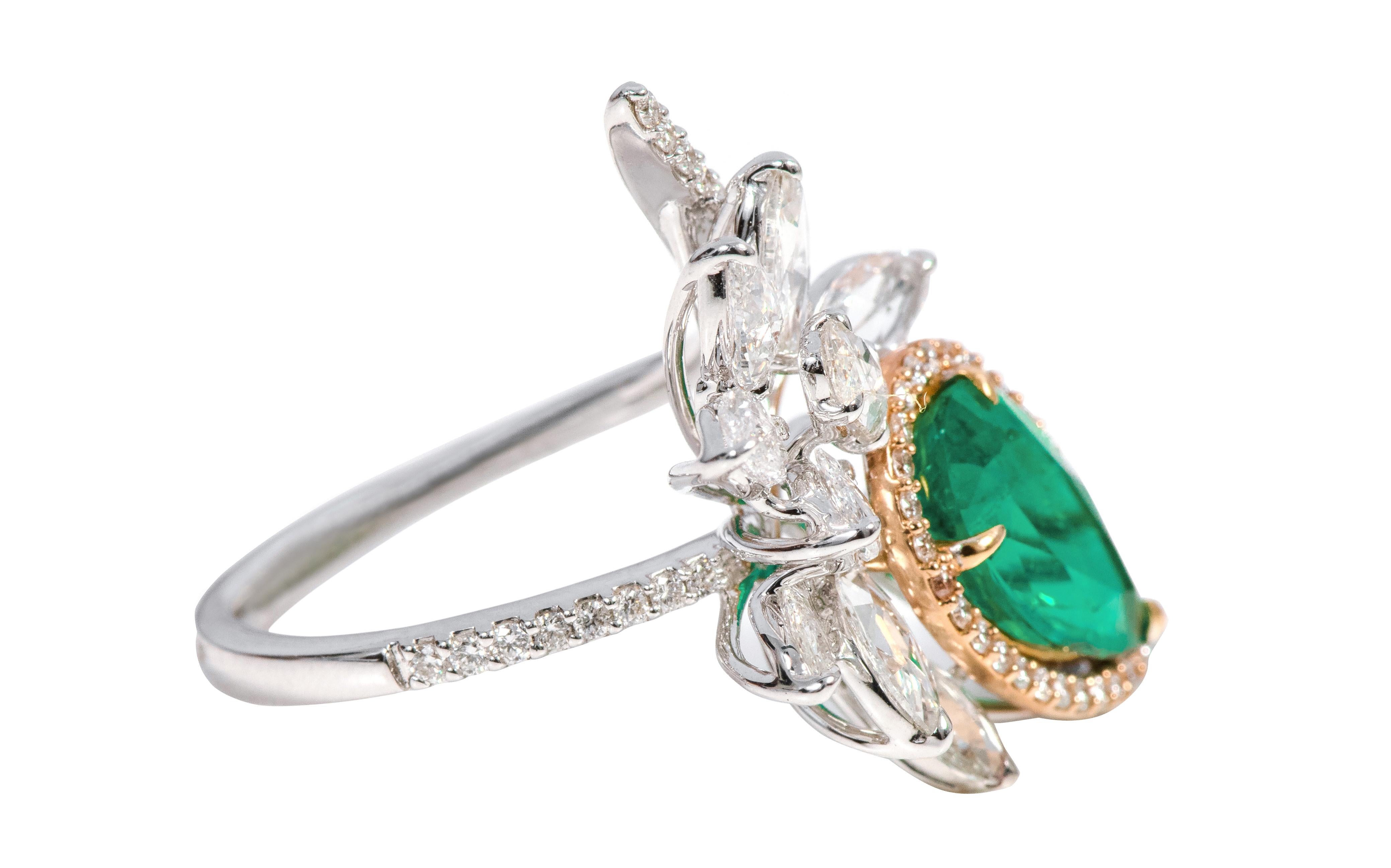 18 Karat Gold 2.93 Carat Pear-Cut Natural Emerald and Diamond Cocktail Ring In New Condition For Sale In Jaipur, IN