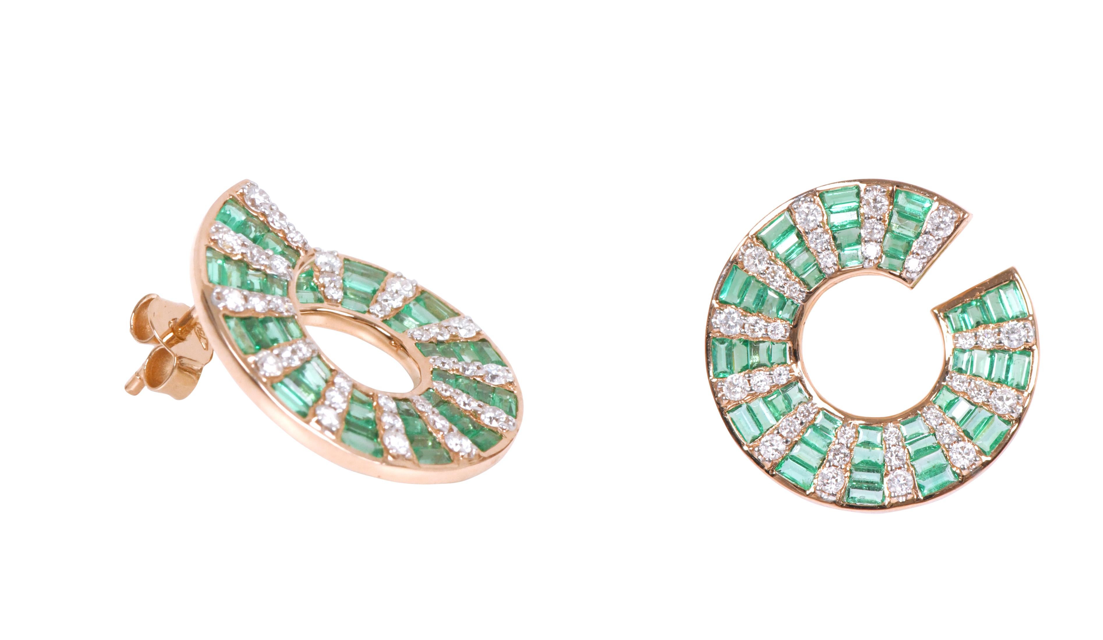 Baguette Cut 18 Karat Gold 2.94 Carats Natural Emerald and Diamond Contemporary Style Earring For Sale