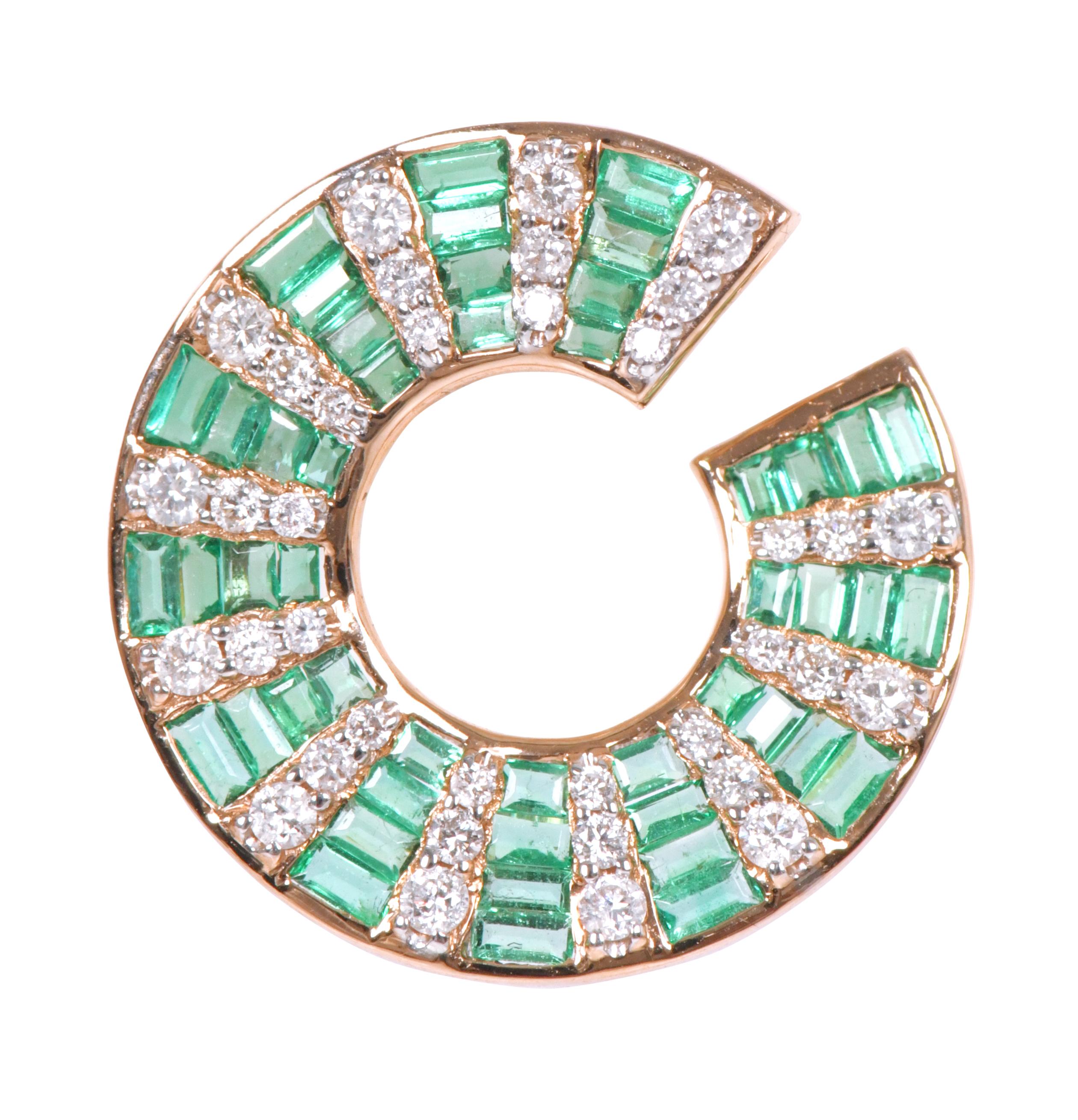 18 Karat Gold 2.94 Carats Natural Emerald and Diamond Contemporary Style Earring In New Condition For Sale In Jaipur, IN