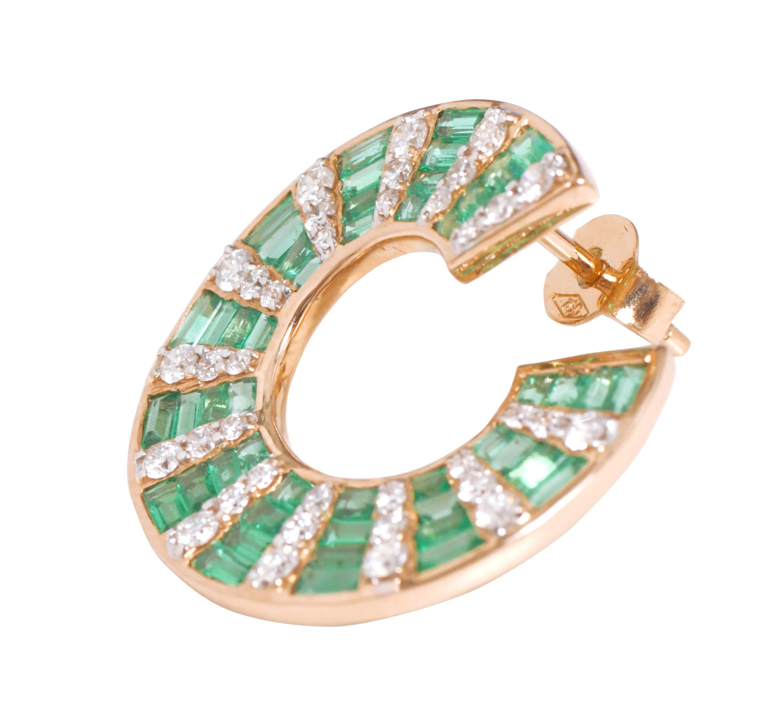 18 Karat Gold 2.94 Carats Natural Emerald and Diamond Contemporary Style Earring For Sale 4