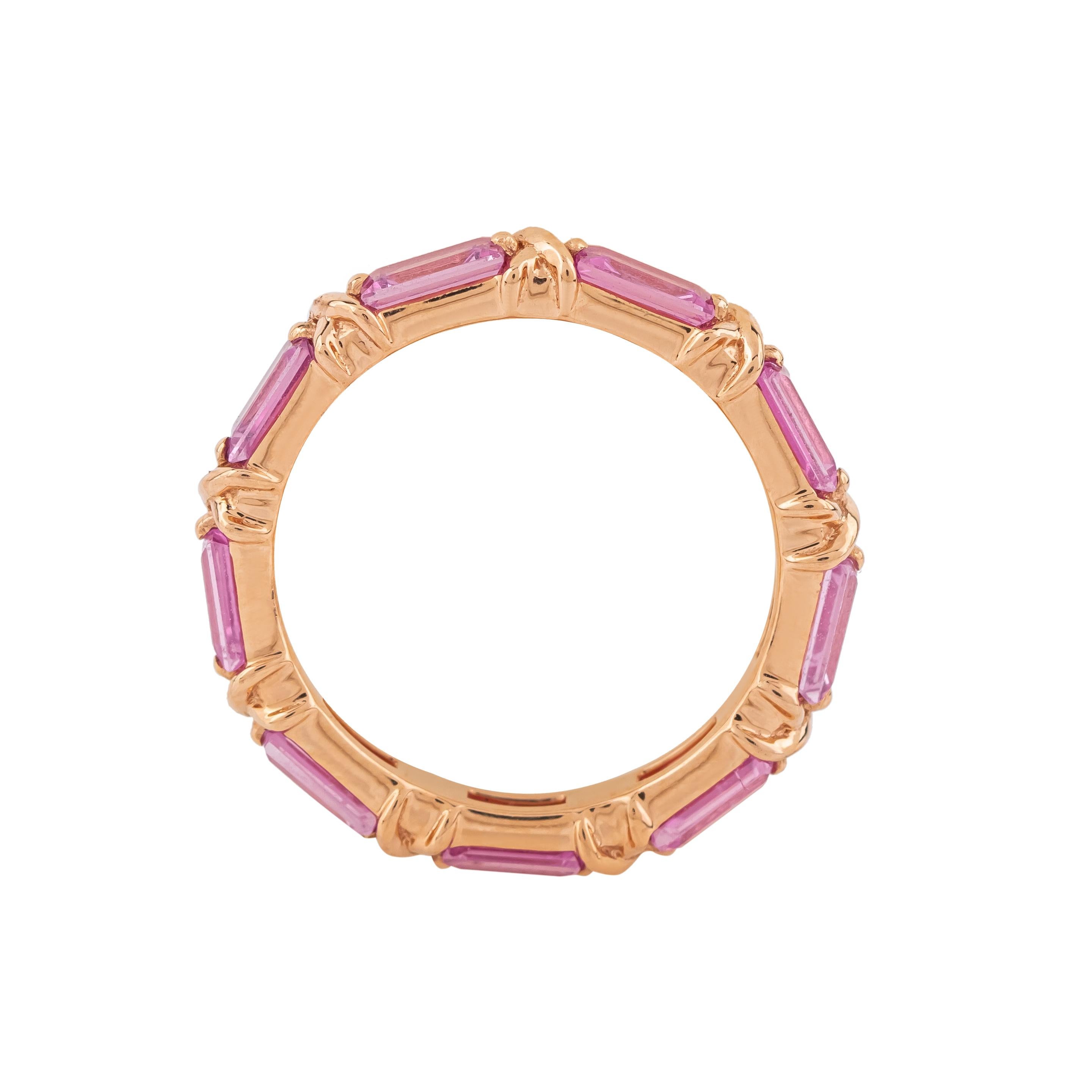 Plongez dans un monde d'élégance intemporelle avec notre bague à l'infini en or 18 carats de 3,05 carats de saphir rose - un symbole de beauté et de grâce éternelles. Chaque bague est méticuleusement fabriquée et conçue pour incarner l'essence du