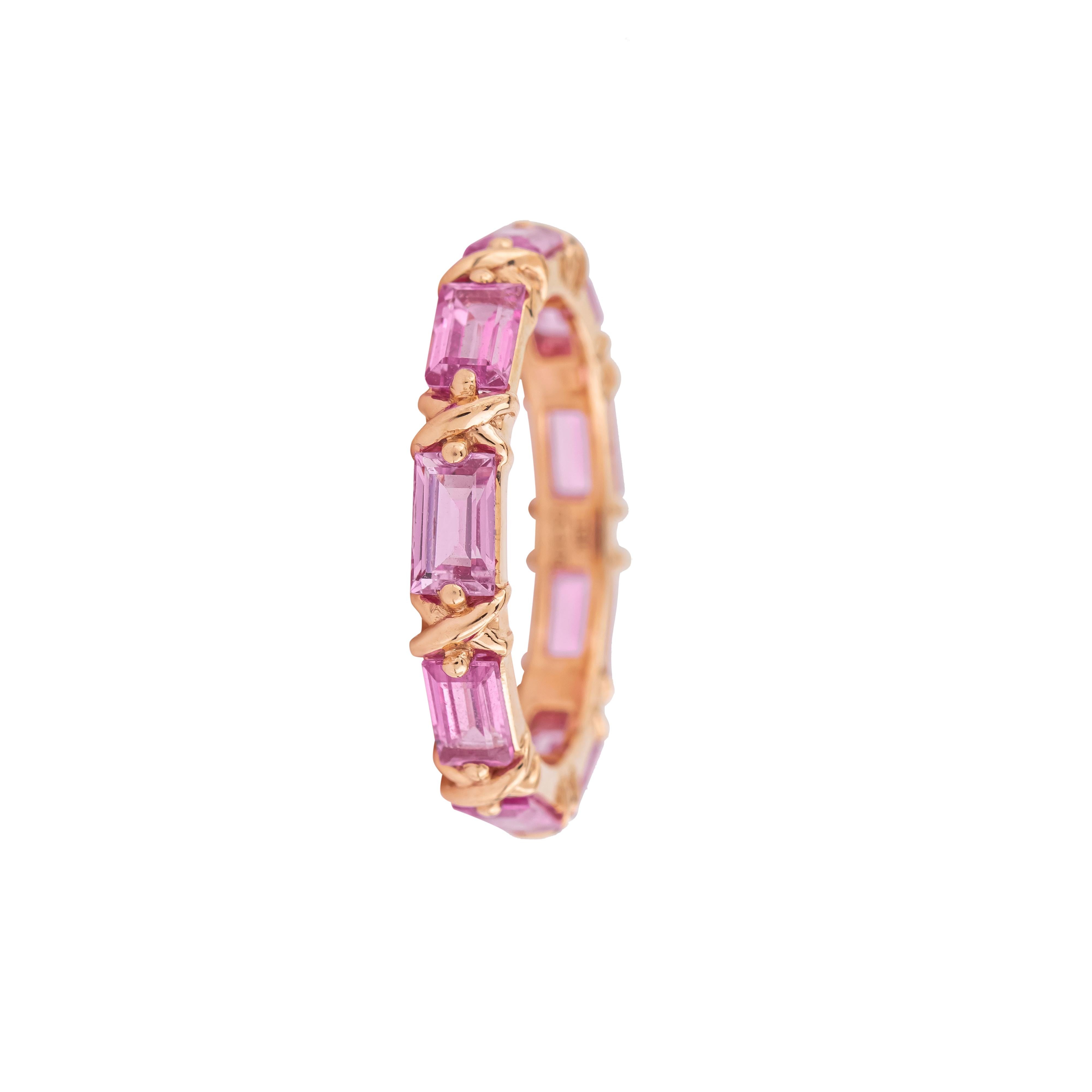 Modern 18 Karat Gold 3.05 Carat Pink Sapphire Infinity Ring For Sale