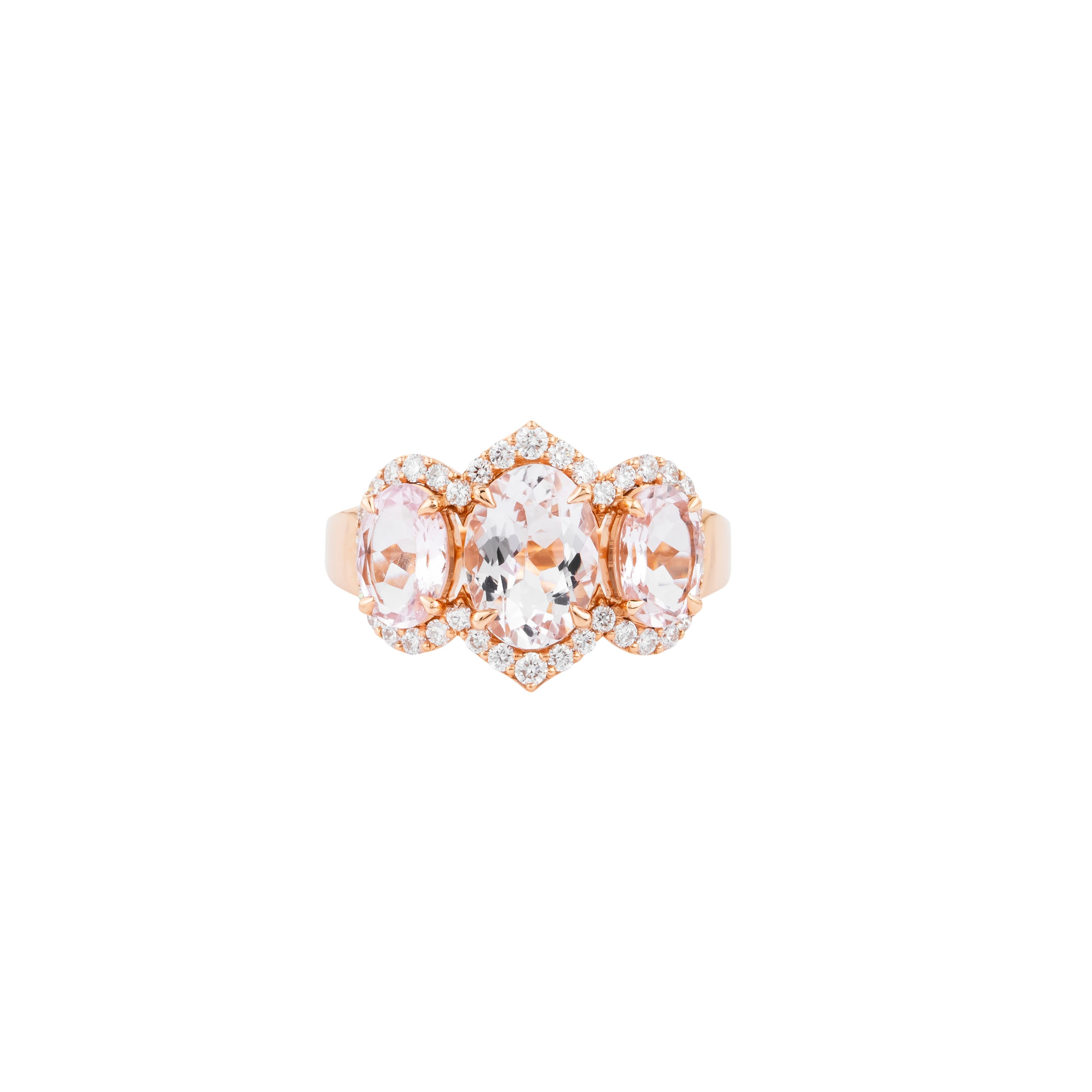 Contemporary 18 Karat Gold 3.08 Carat Diamond and Morganite Three Stone Ring For Sale