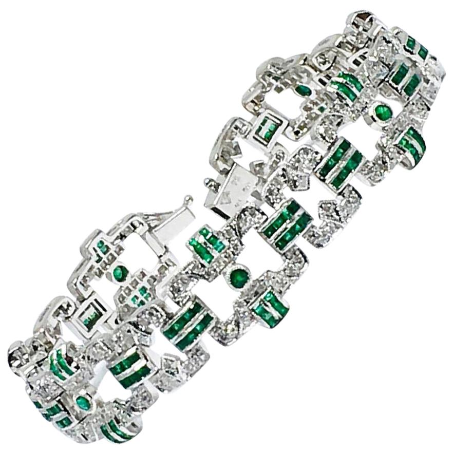18 Karat Gold 3.19 Carat Emerald and 1.51 Carat Diamond Bracelet For Sale