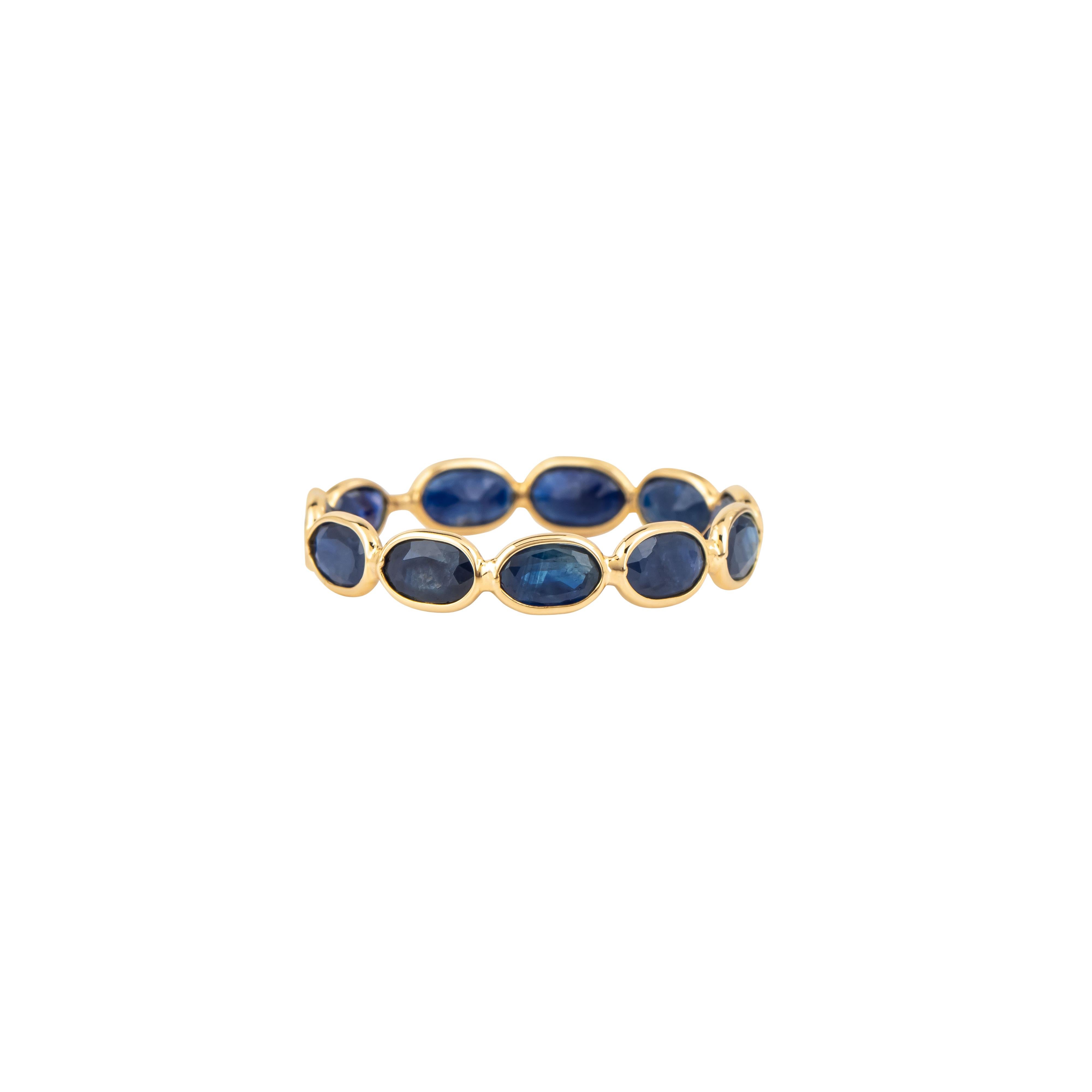 Contemporary 18 Karat Gold 3.2 Carat Sapphire Band Ring For Sale
