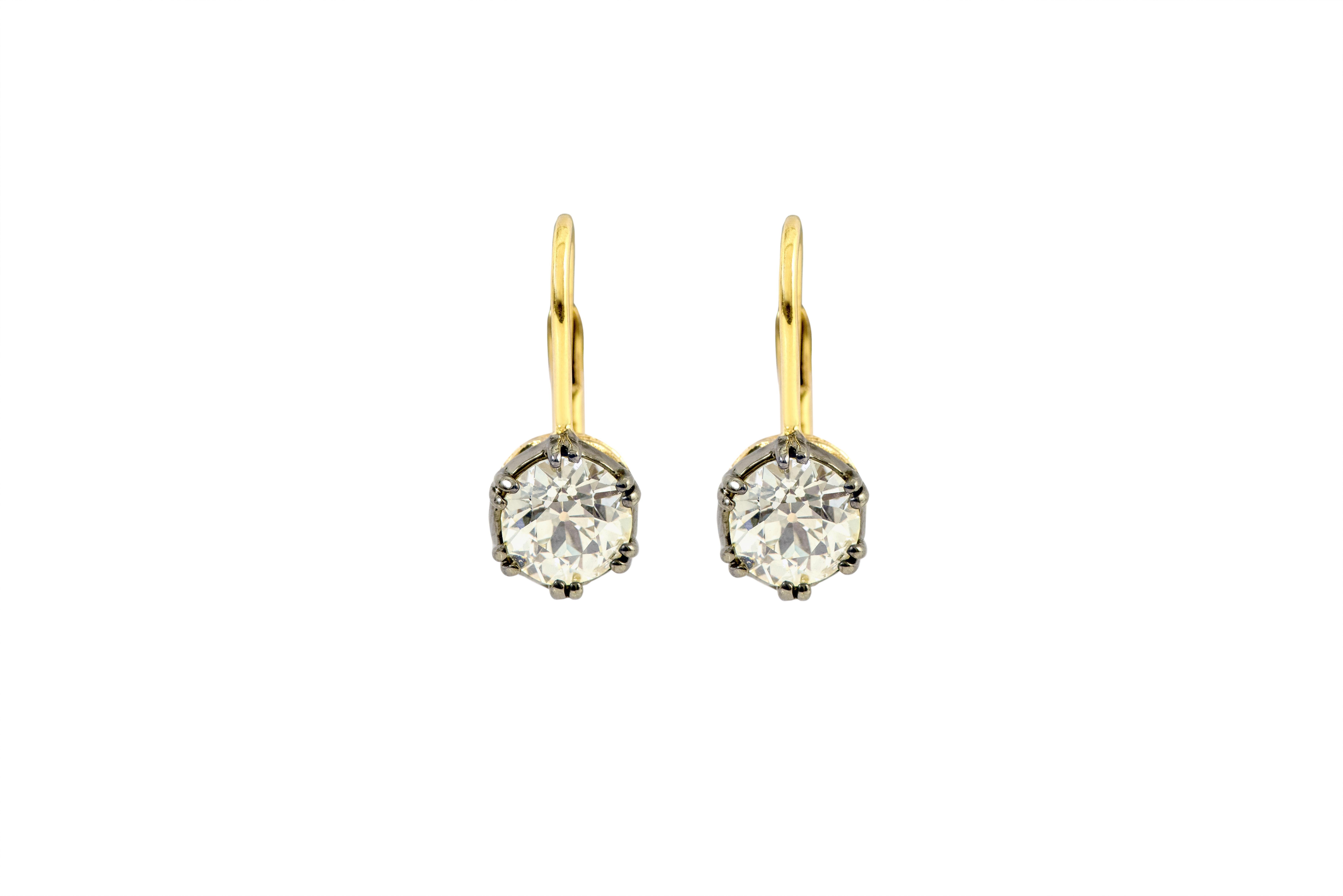 18 Karat Gold 3.22 Carat Old European Cut Diamond Solitaire Drop Earrings In New Condition For Sale In Jaipur, IN