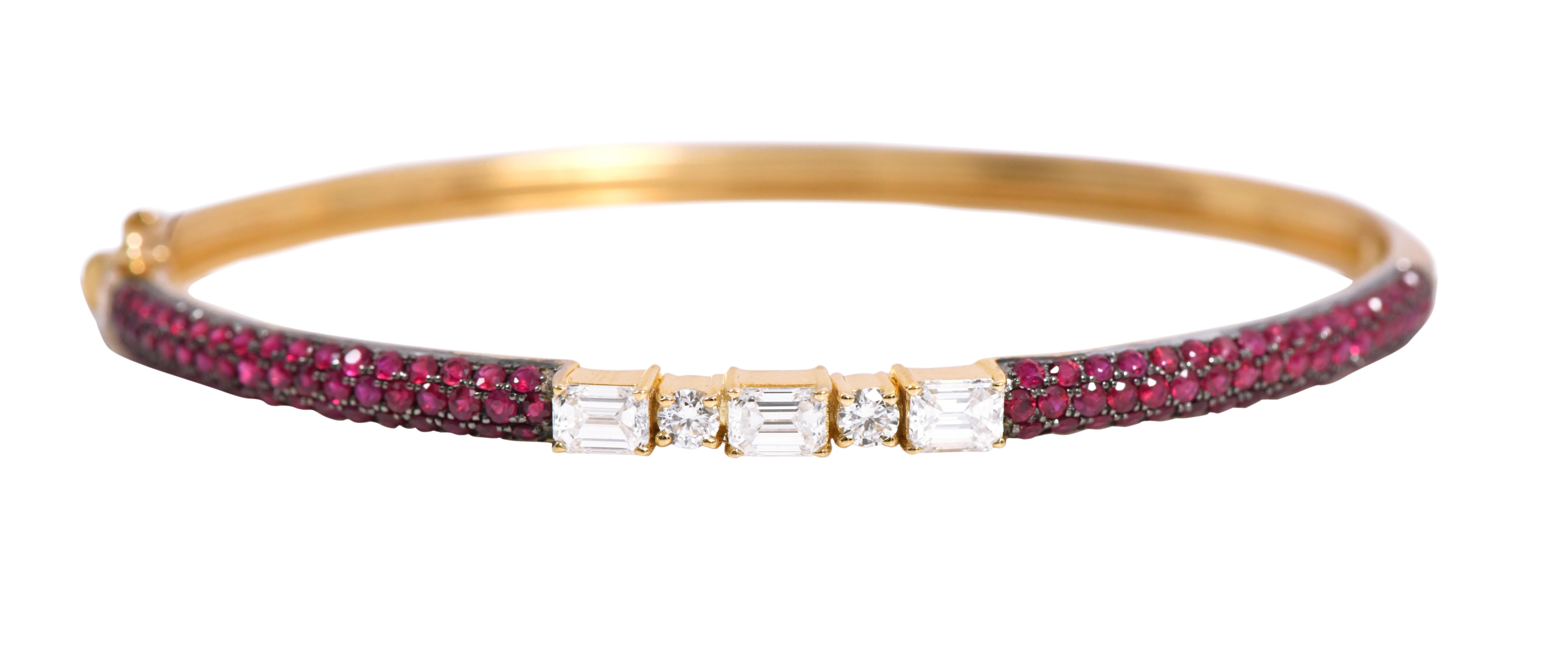 18 Karat Gold 3.22 Carat Ruby and Diamond Tennis Bangle

Nothing glams a party better than some exquisite pieces of jewelry to adorn. A perfect combination of some finest diamonds and gemstones is all you need to look your most graceful at any