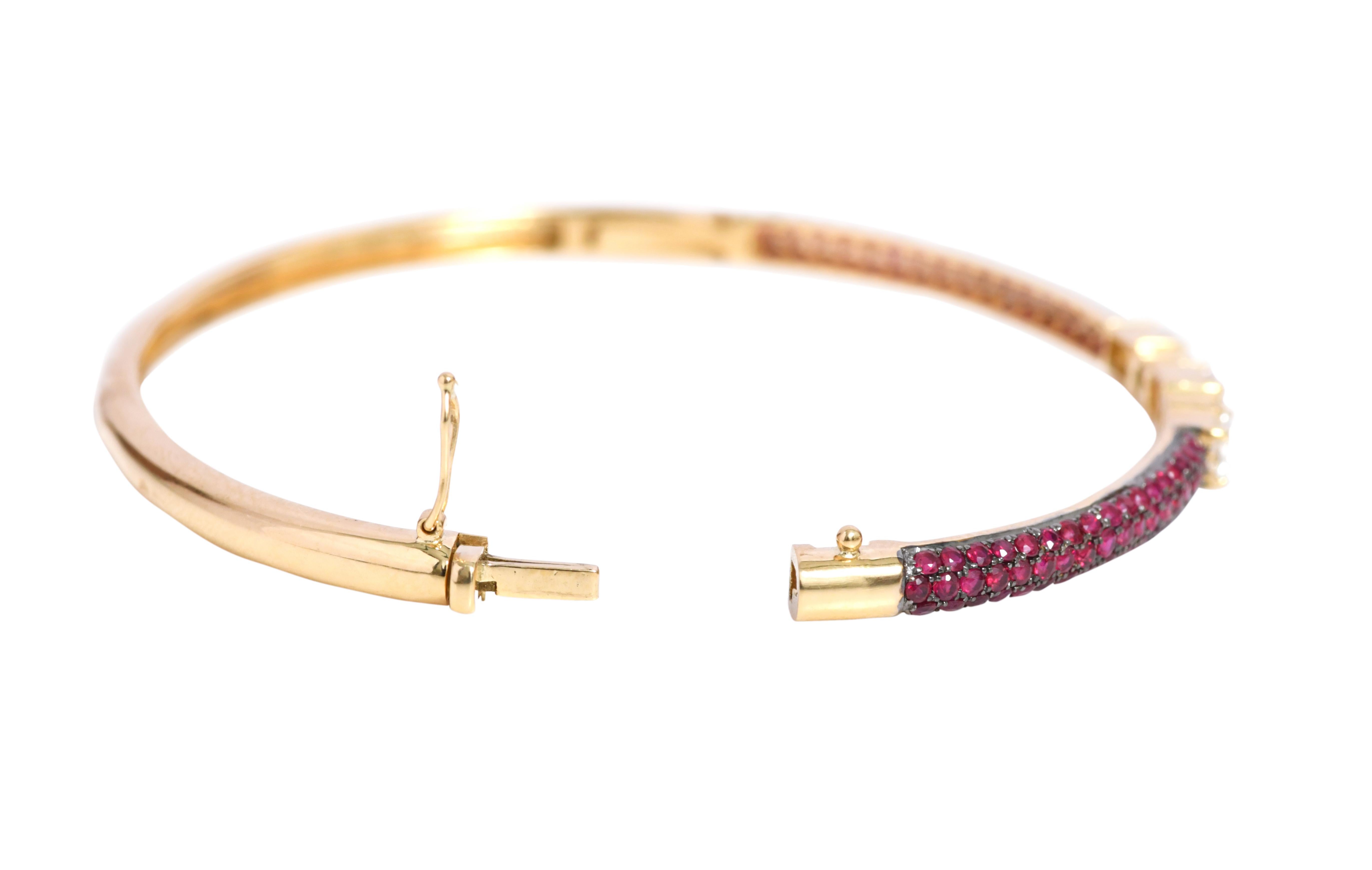 18 Karat Gold 3.22 Carat Ruby and Diamond Tennis Bangle In New Condition For Sale In Jaipur, IN