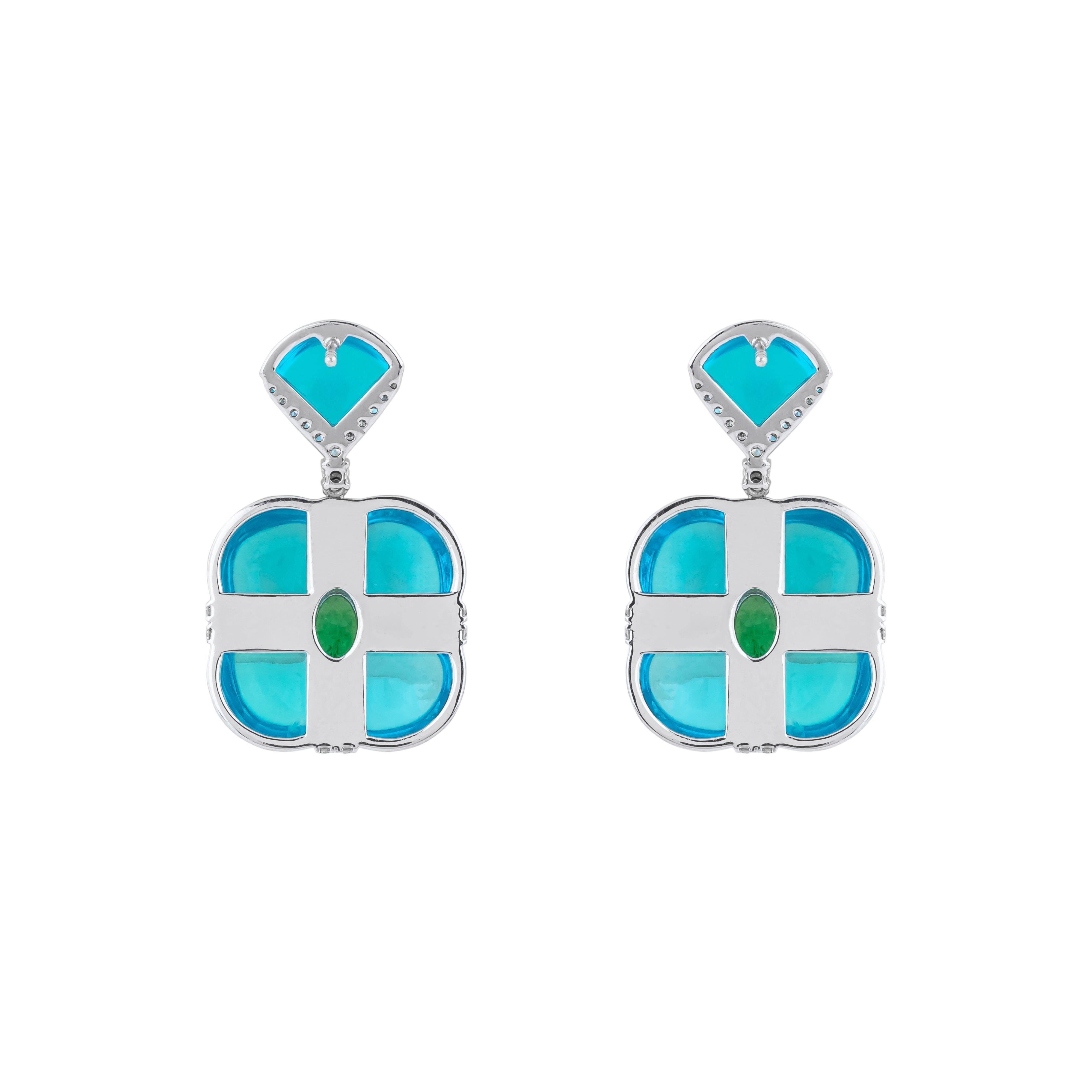 Pendientes de oro de 18 quilates con diamantes, esmeraldas y topacios azules de 33,9 quilates Corte brillante en venta