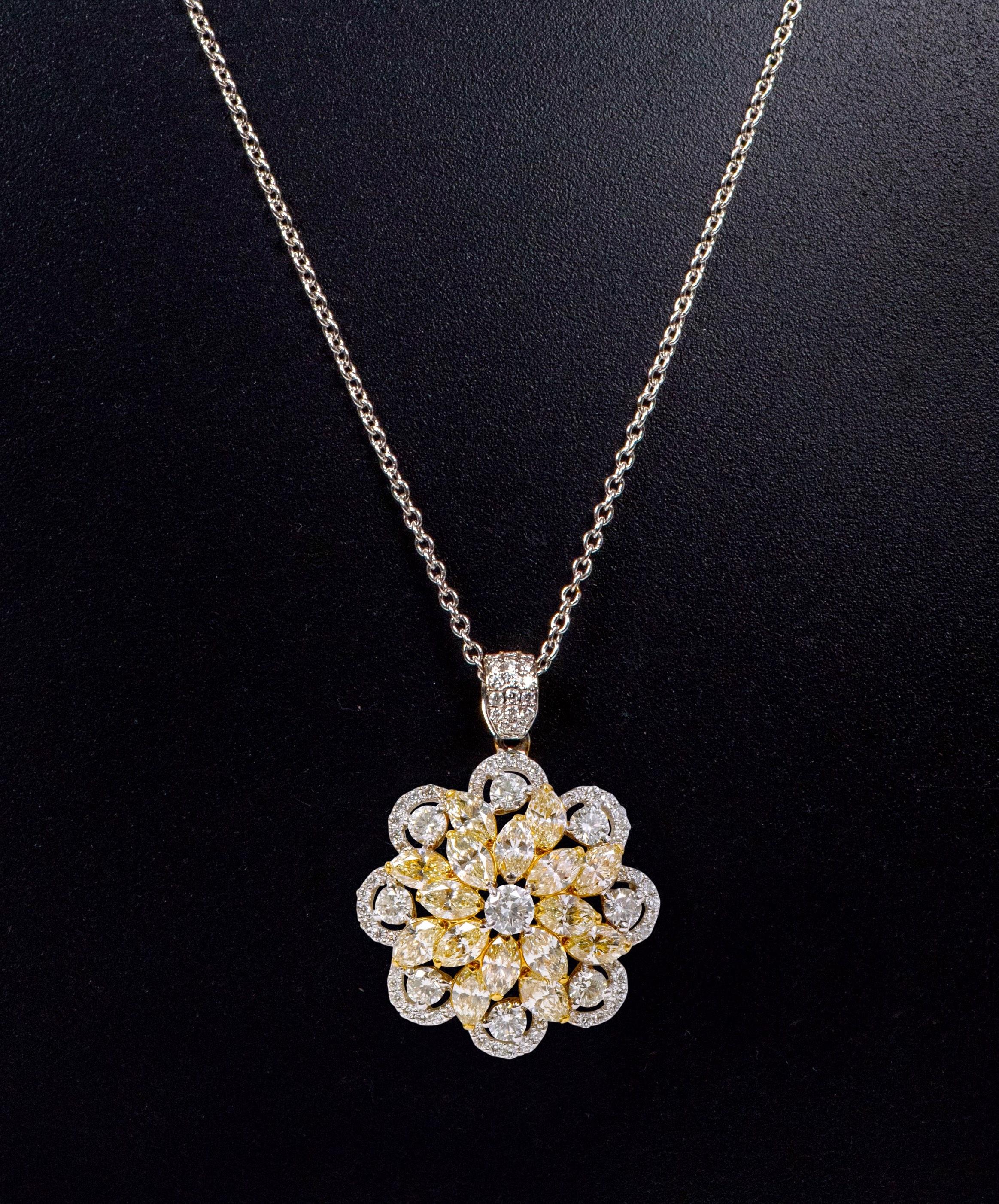 18 Karat Gold 3.41 Carat Solitaire Yellow and White Diamond Pendant In New Condition For Sale In Jaipur, IN