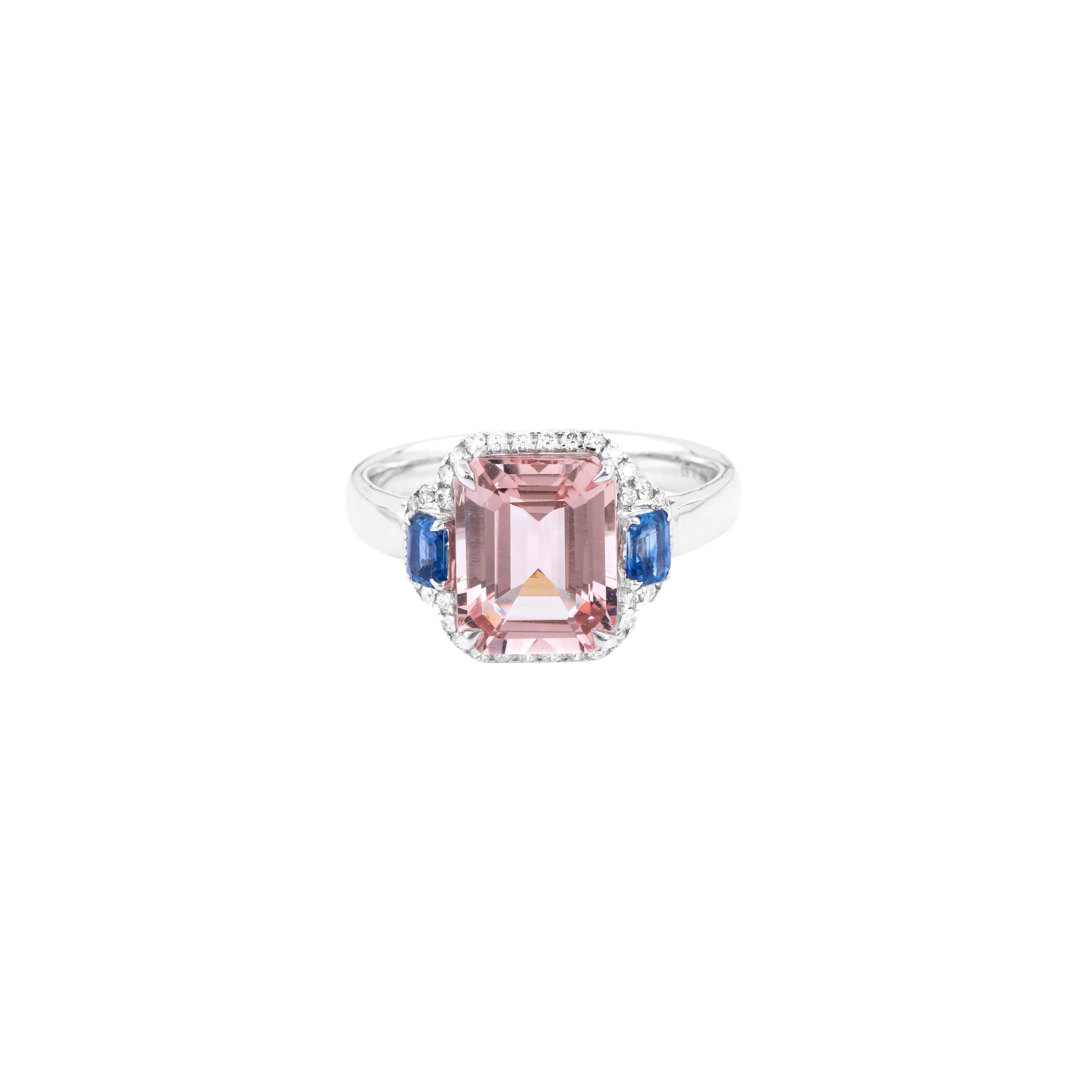 Brilliant Cut 18 Karat Gold 3.48 Carat Diamond, Sapphire and Morganite Fashion Ring For Sale