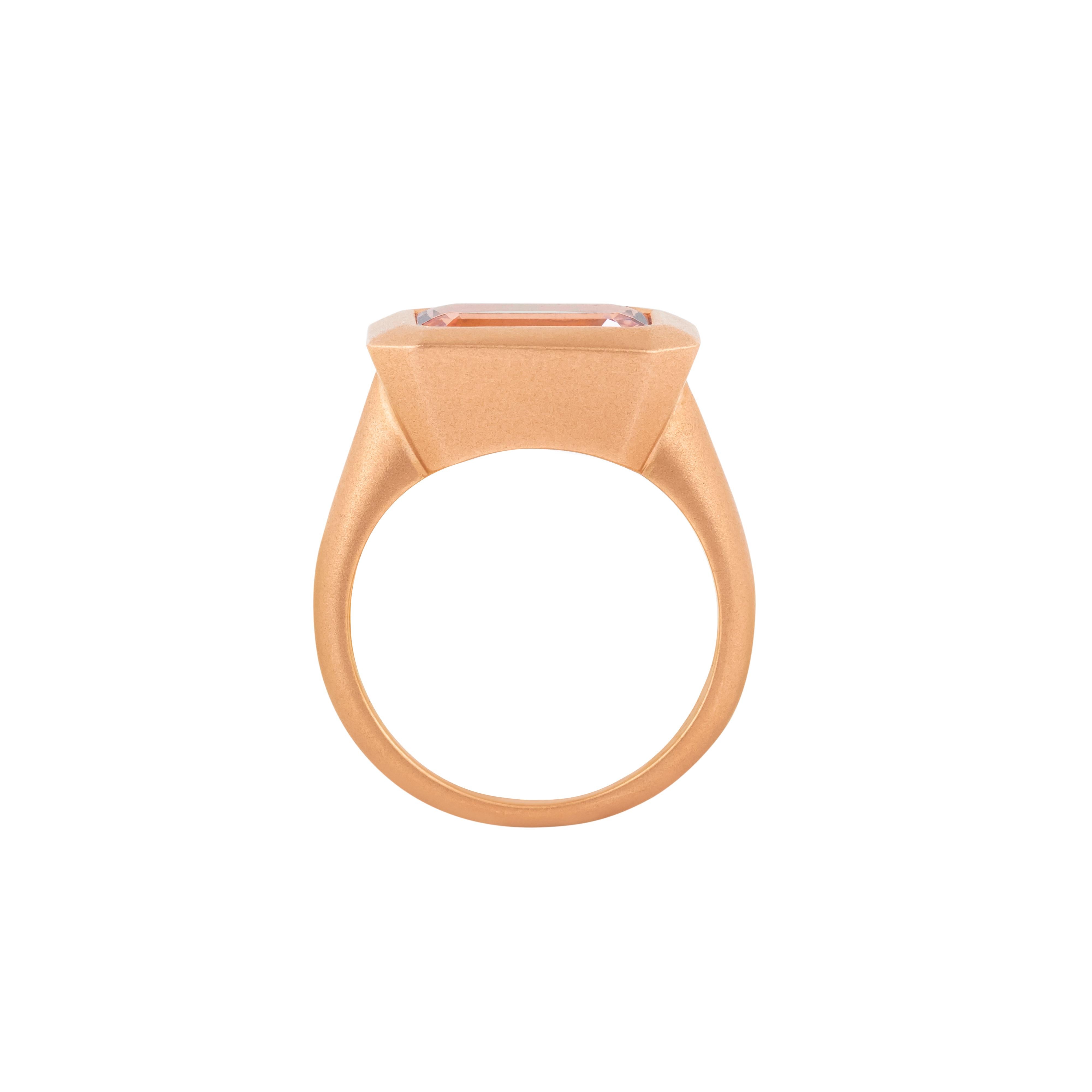 Women's 18 Karat Gold 3.58 Carat Morganite Cocktail Ring For Sale