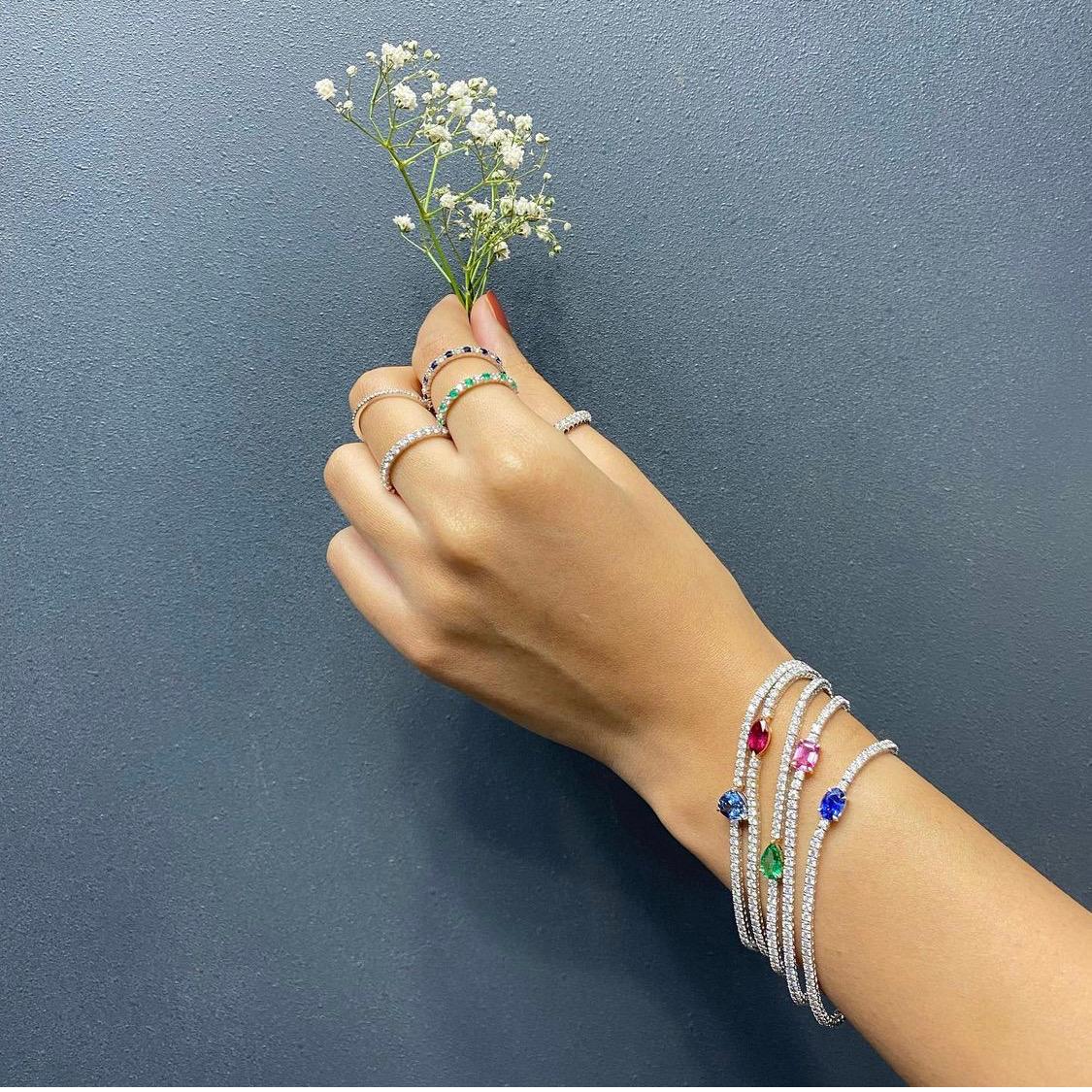 18 Karat Gold 3,65 Karat Solitär Blauer Saphir und Diamant-Tennisarmband Damen im Angebot