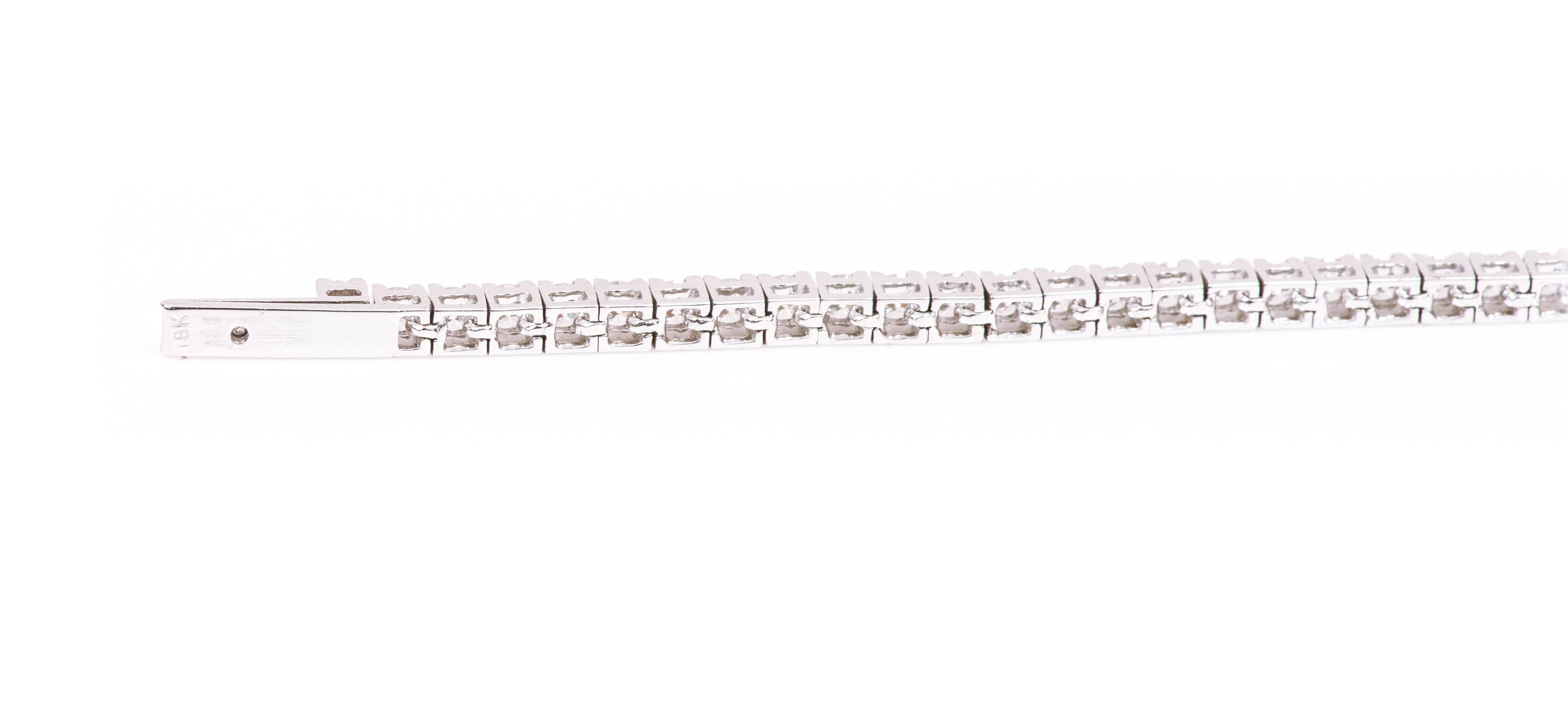 Bracelet tennis en or 18 carats avec saphir bleu solitaire de 3,65 carats et diamants en vente 1