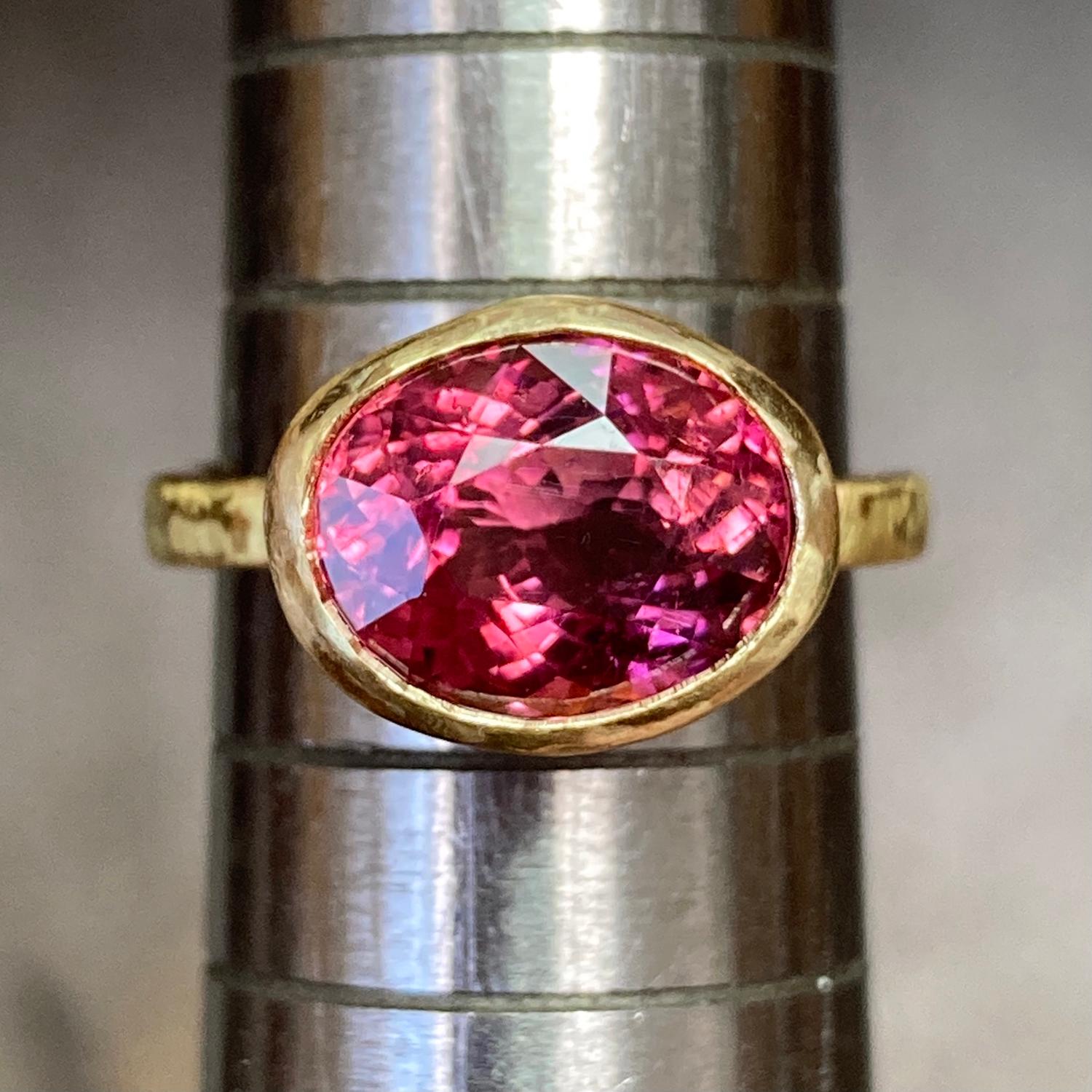 Oval Cut 18 Karat Gold 3.76 Carat Oval Pink Tourmaline Ring For Sale