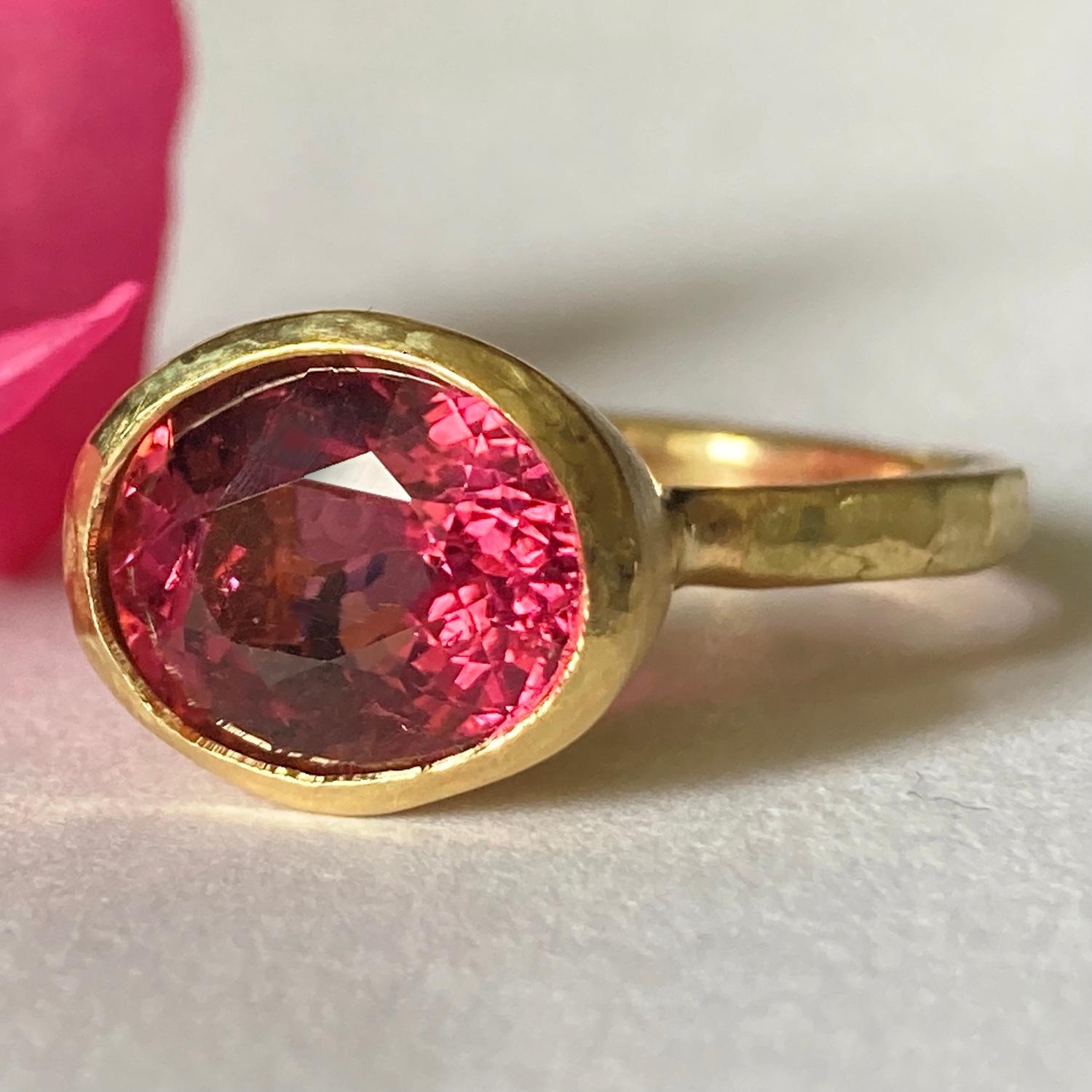 Oval Cut 18 Karat Gold 3.76 Carat Oval Pink Tourmaline Ring For Sale