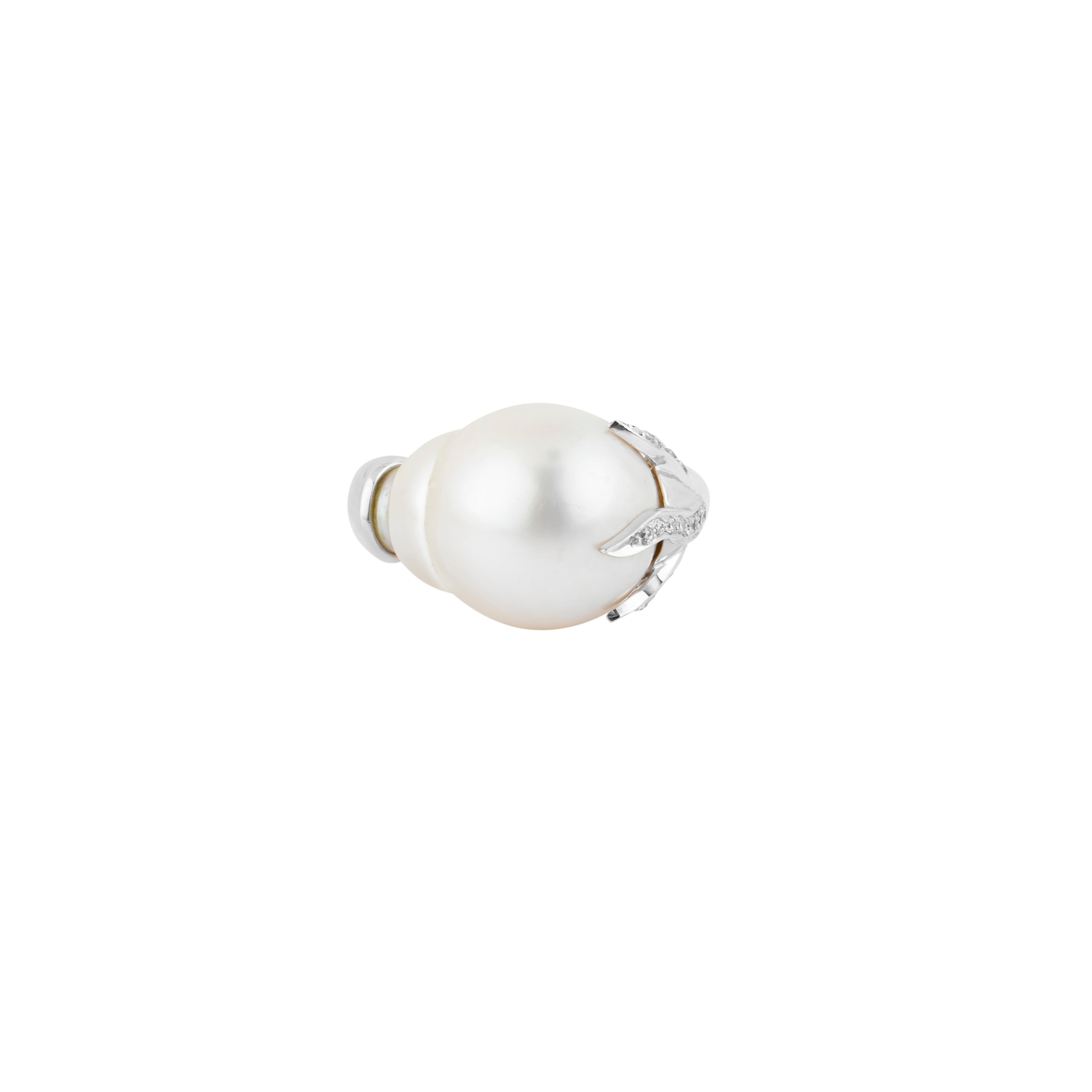 Modern 18 Karat Gold 38.78 Carats Pearl and Diamond Cocktail Ring For Sale
