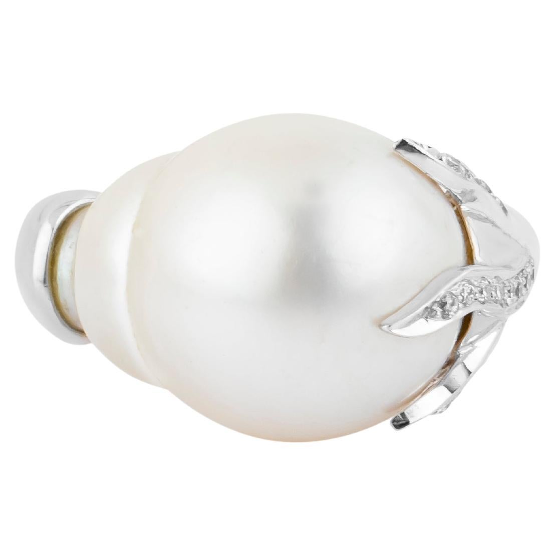 18 Karat Gold 38.78 Carats Pearl and Diamond Cocktail Ring For Sale