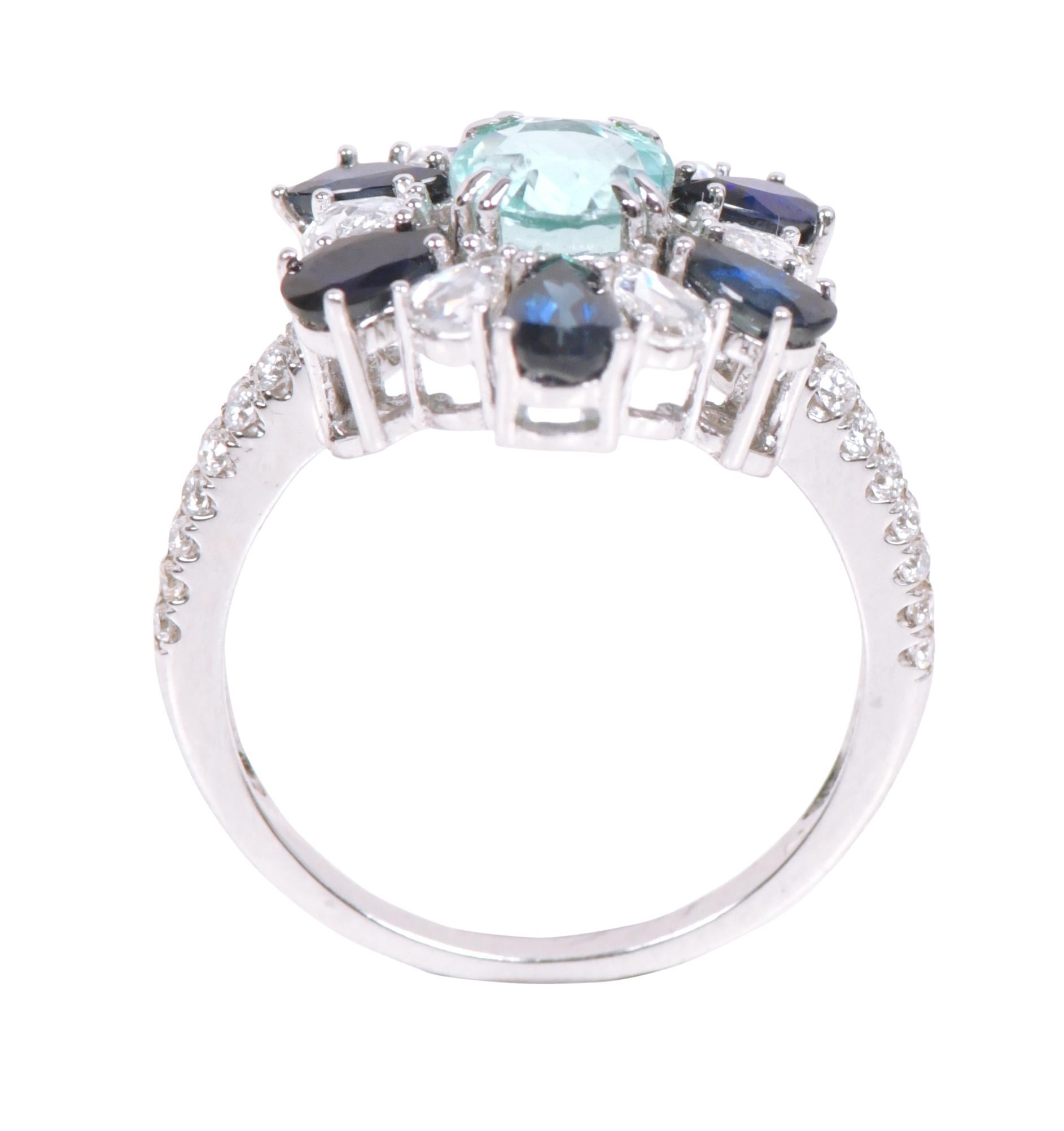 18 Karat Gold 3.91 Carat Paraiba Tourmaline, Sapphire, and Diamond Cocktail Ring In New Condition For Sale In Jaipur, IN