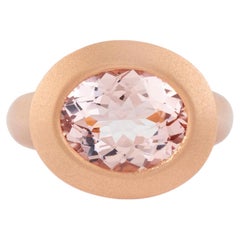 Cocktailring aus 18-karätigem Gold mit 4,06 Karat Morganit und Diamant-Halo, Indien