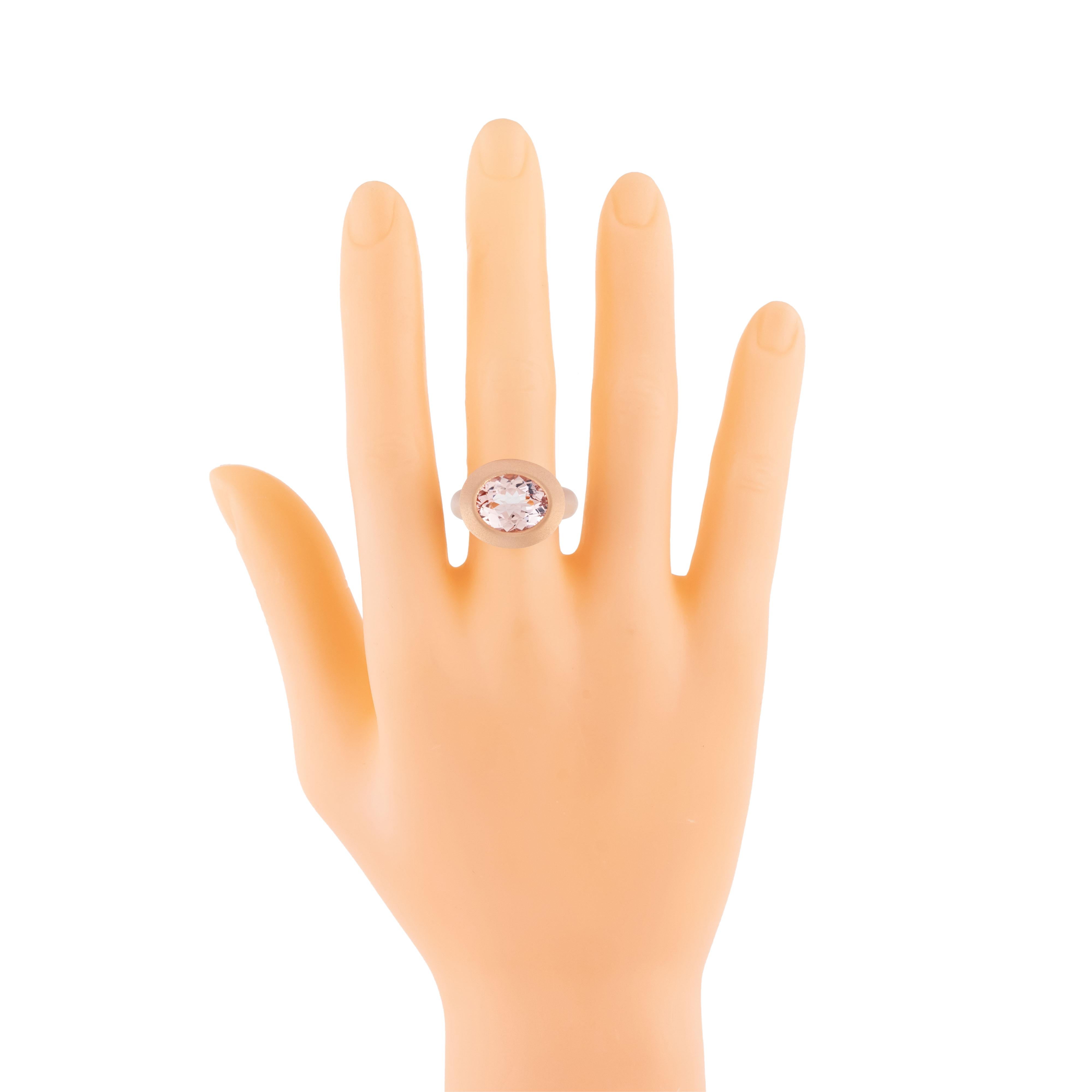 Women's 18 Karat Gold 4.06 Carat Morganite Cocktail Ring For Sale