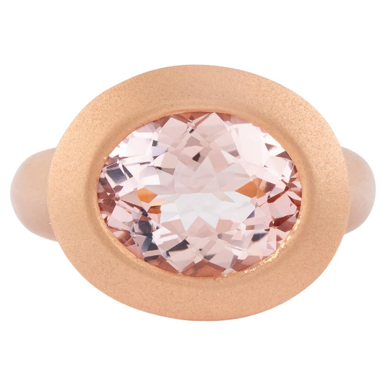 18 Karat Gold 4.06 Carat Morganite Cocktail Ring For Sale