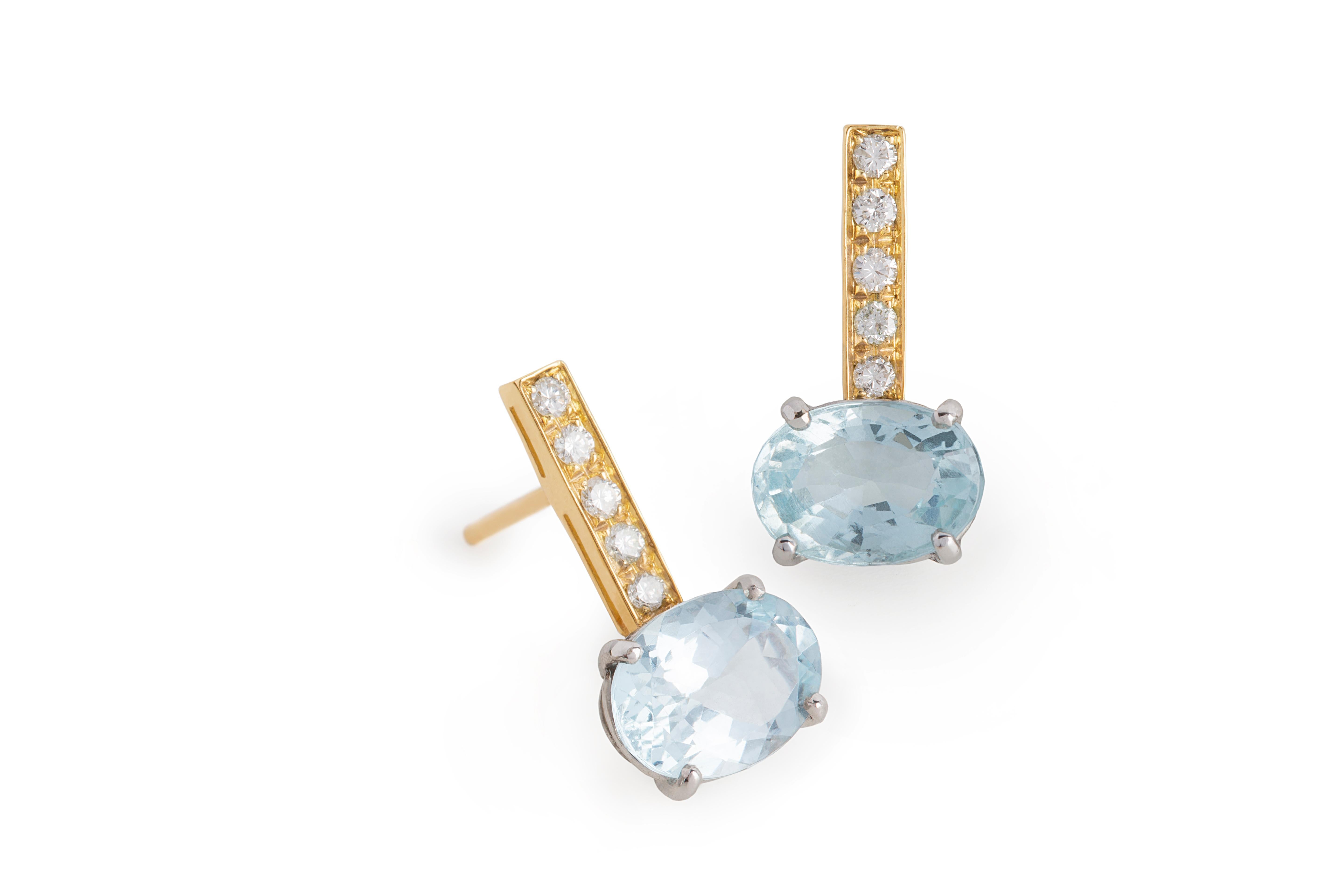 18 Karat Gold 4.08 Karat Aquamarine Brilliant Cut White Diamonds Stud Earrings In New Condition For Sale In Rome, IT