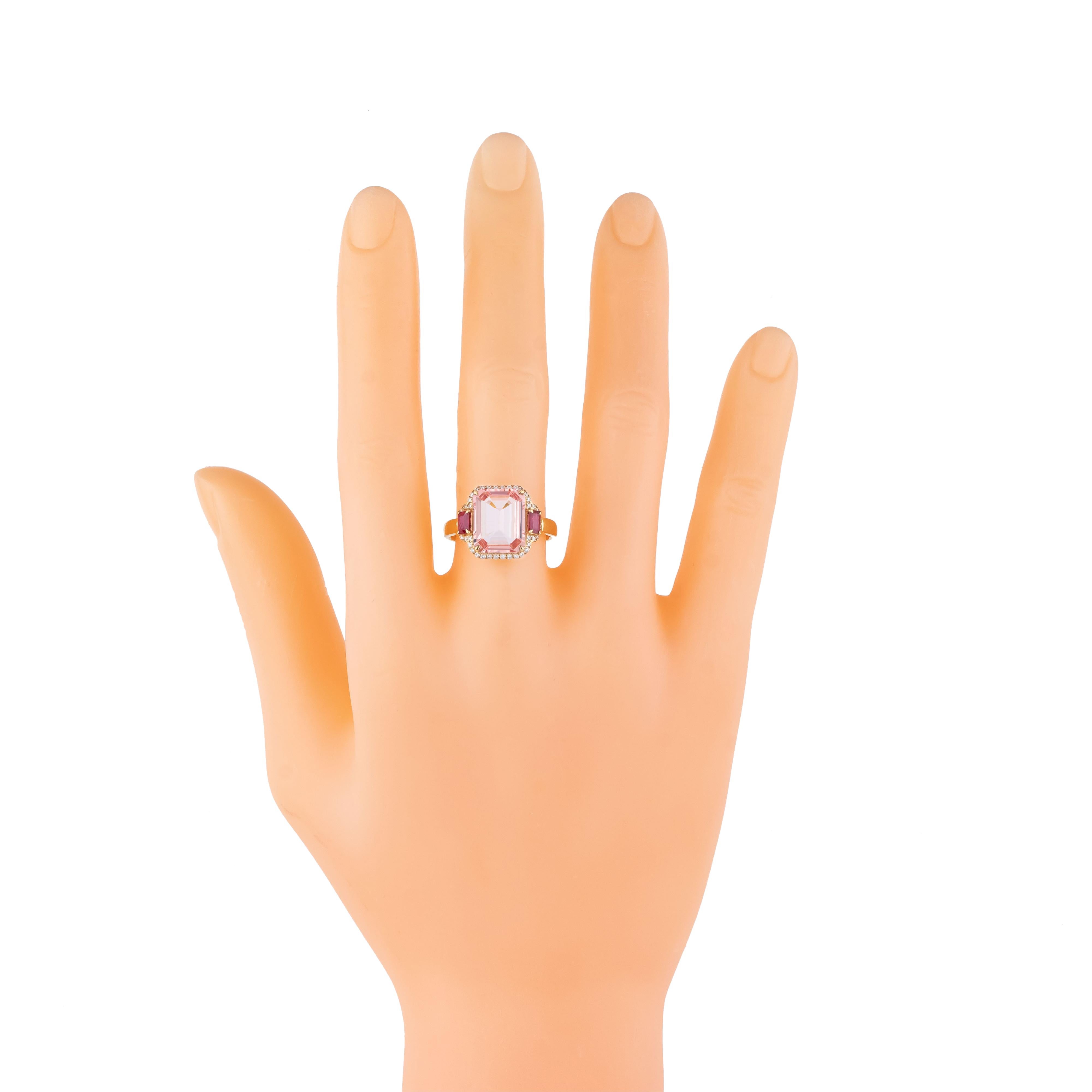 Anillo solitario de oro de 18 quilates con diamante, rubí y morganita de 4,12 quilates en Nuevo estado para la venta en Jaipur, IN