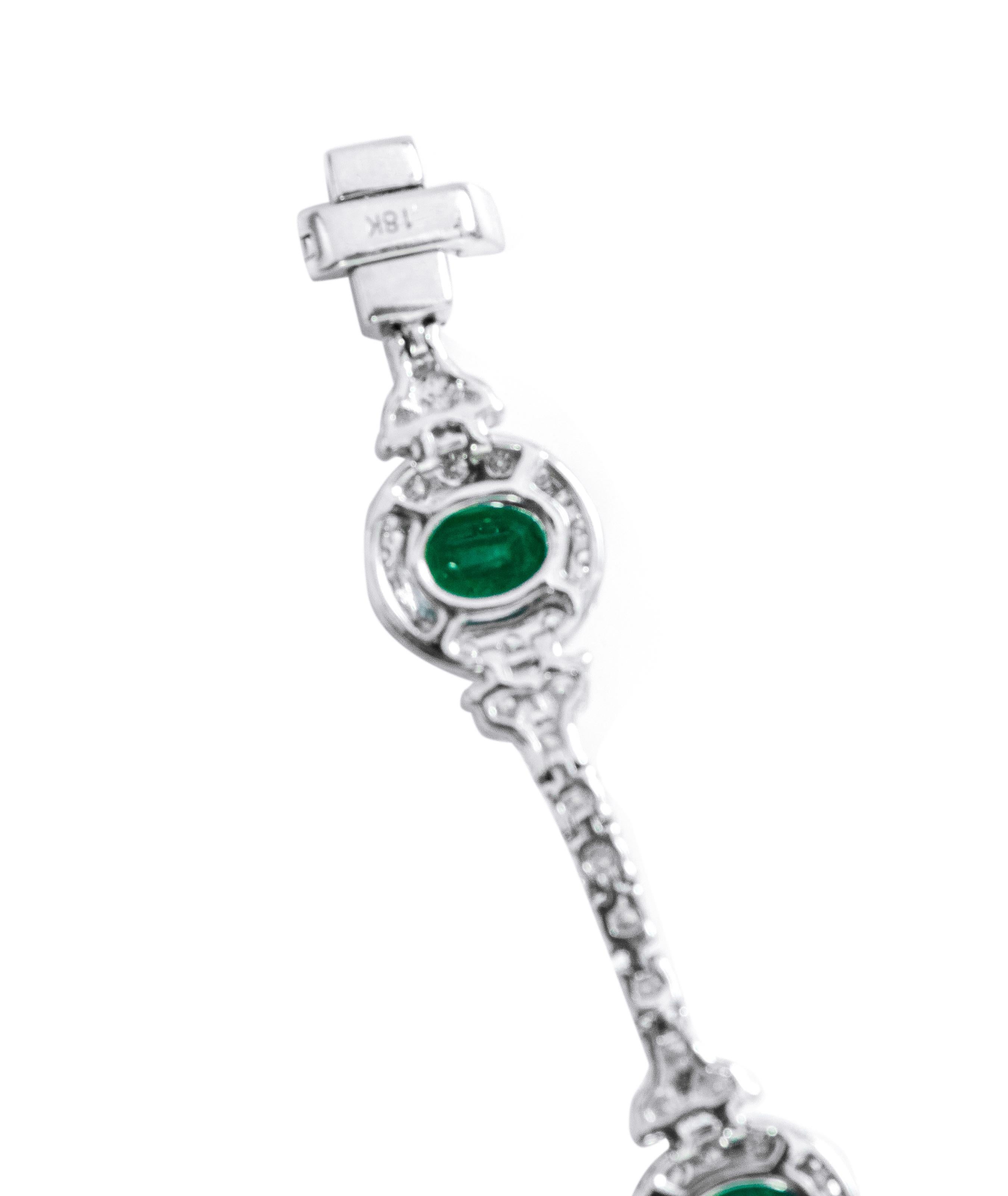 18 Karat Gold 4.17 Carat Natural Emerald and Diamond Cluster Tennis Bracelet For Sale 1