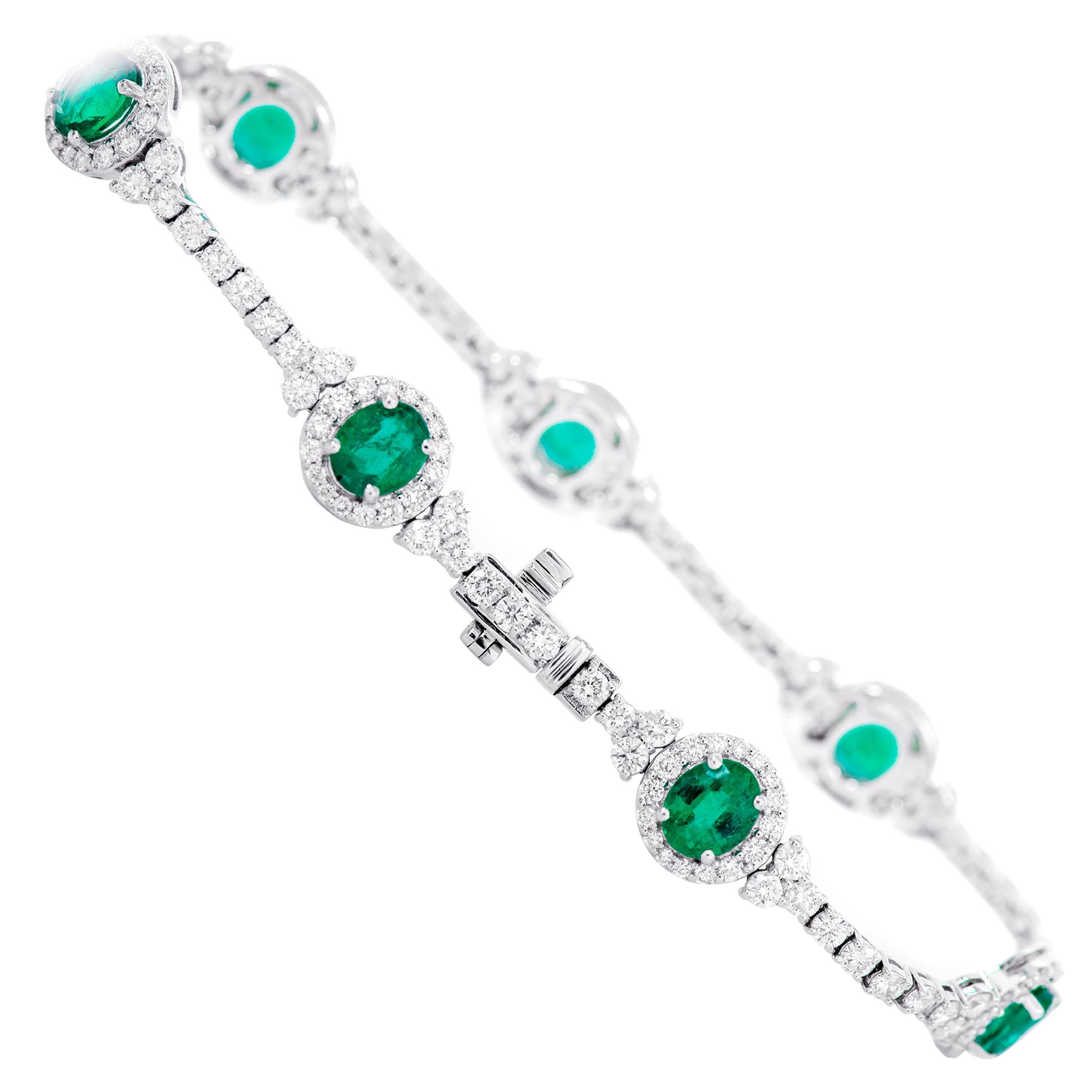 18 Karat Gold 4.17 Carat Natural Emerald and Diamond Cluster Tennis Bracelet For Sale