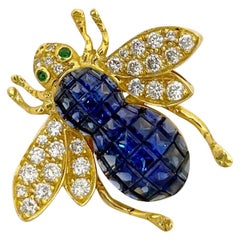 18 Karat Gold, 4.21 Carat Invisibly Set Blue Sapphire and Diamond Bee Brooch