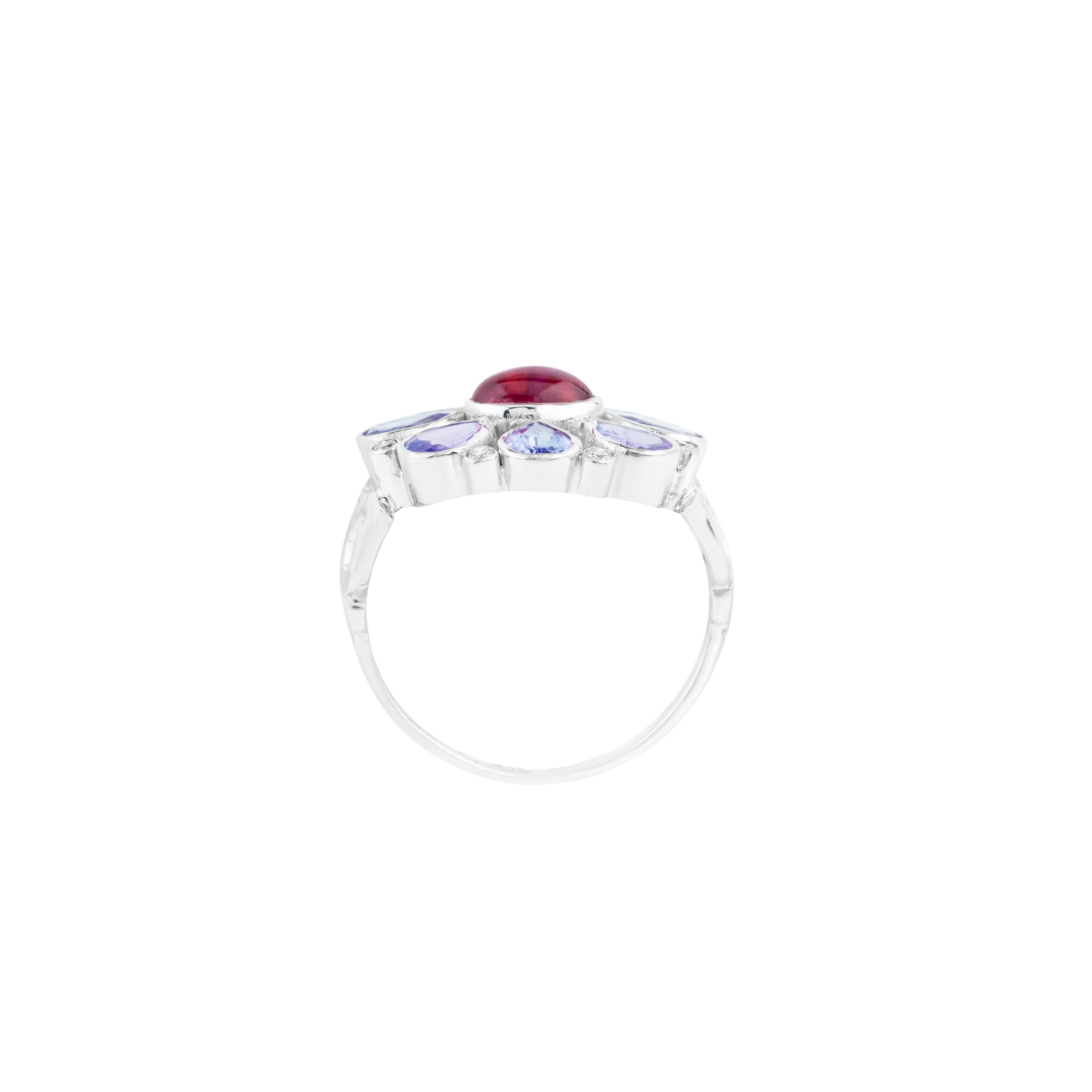 18 Karat Gold 4.22 Carats Color Stone and Diamond Cocktail Ring In New Condition For Sale In Jaipur, IN