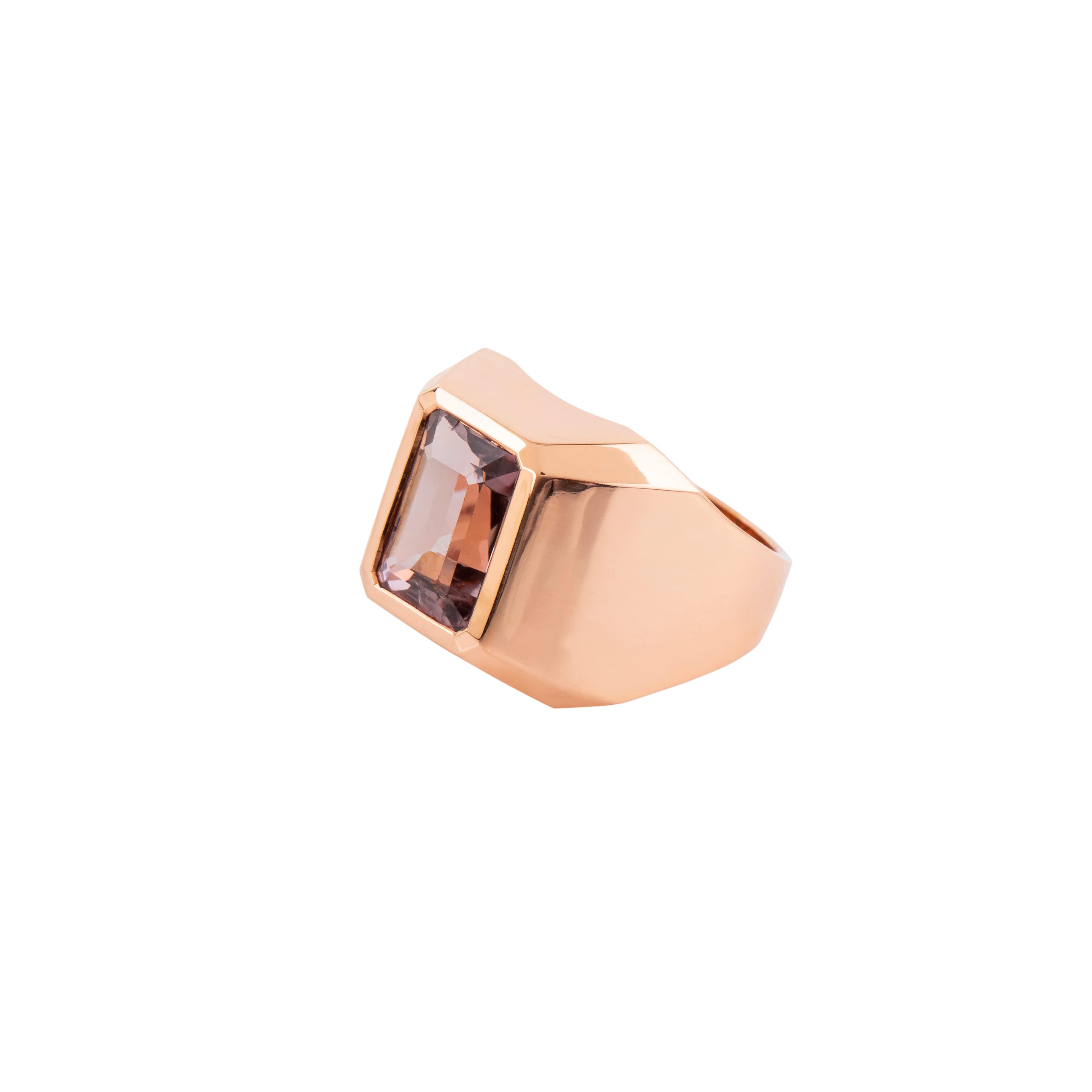 Brilliant Cut 18 Karat Gold 4.4 Carat Tourmaline Fashion Ring For Sale