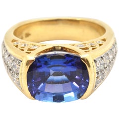 18 Karat Gold 4.40 Carat Oval Tanzanite and 1.22 Carat Diamond Ring, 10.85 Grams