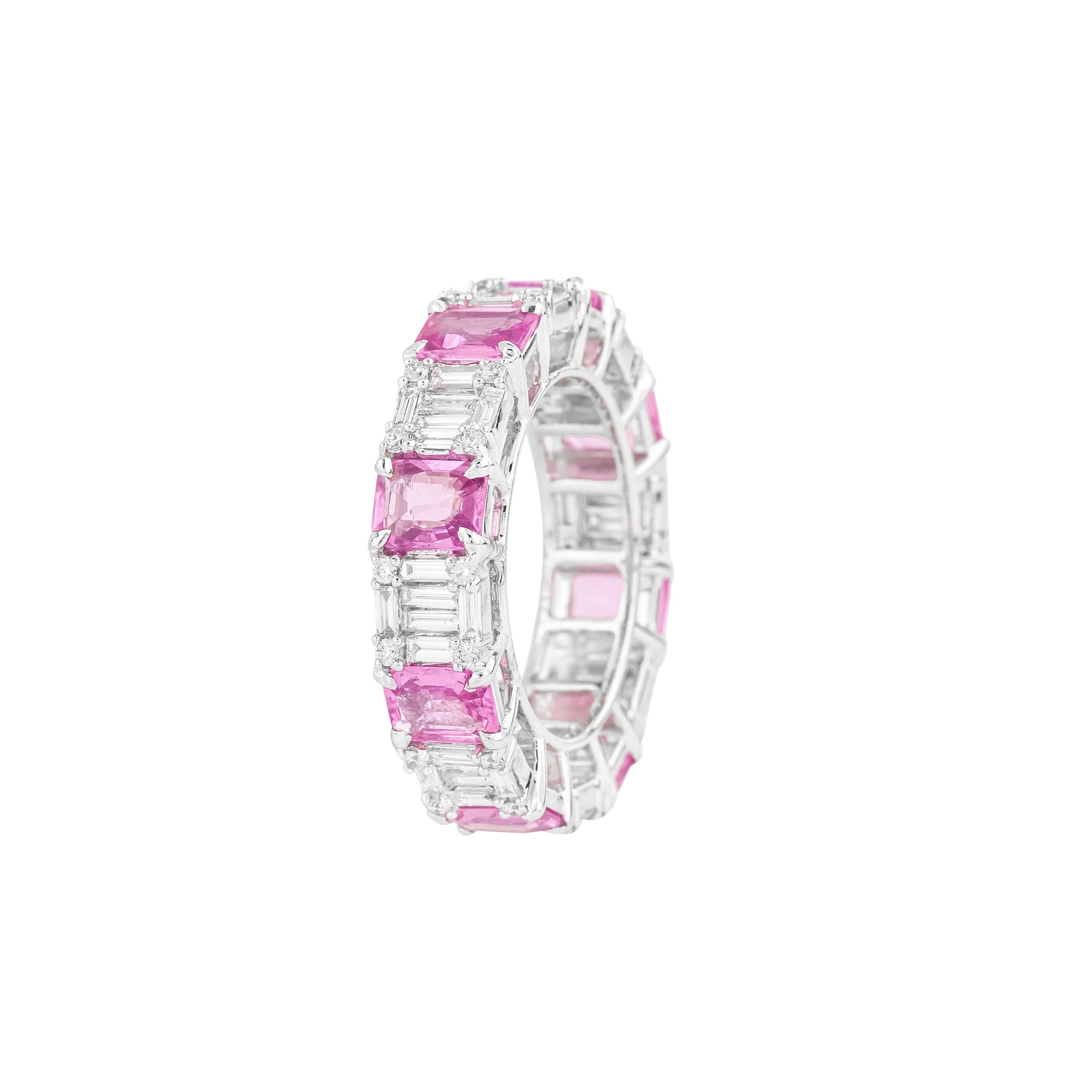 Contemporary 18 Karat Gold 4.44 Carat Diamond and Pink Sapphire Eternity Ring For Sale