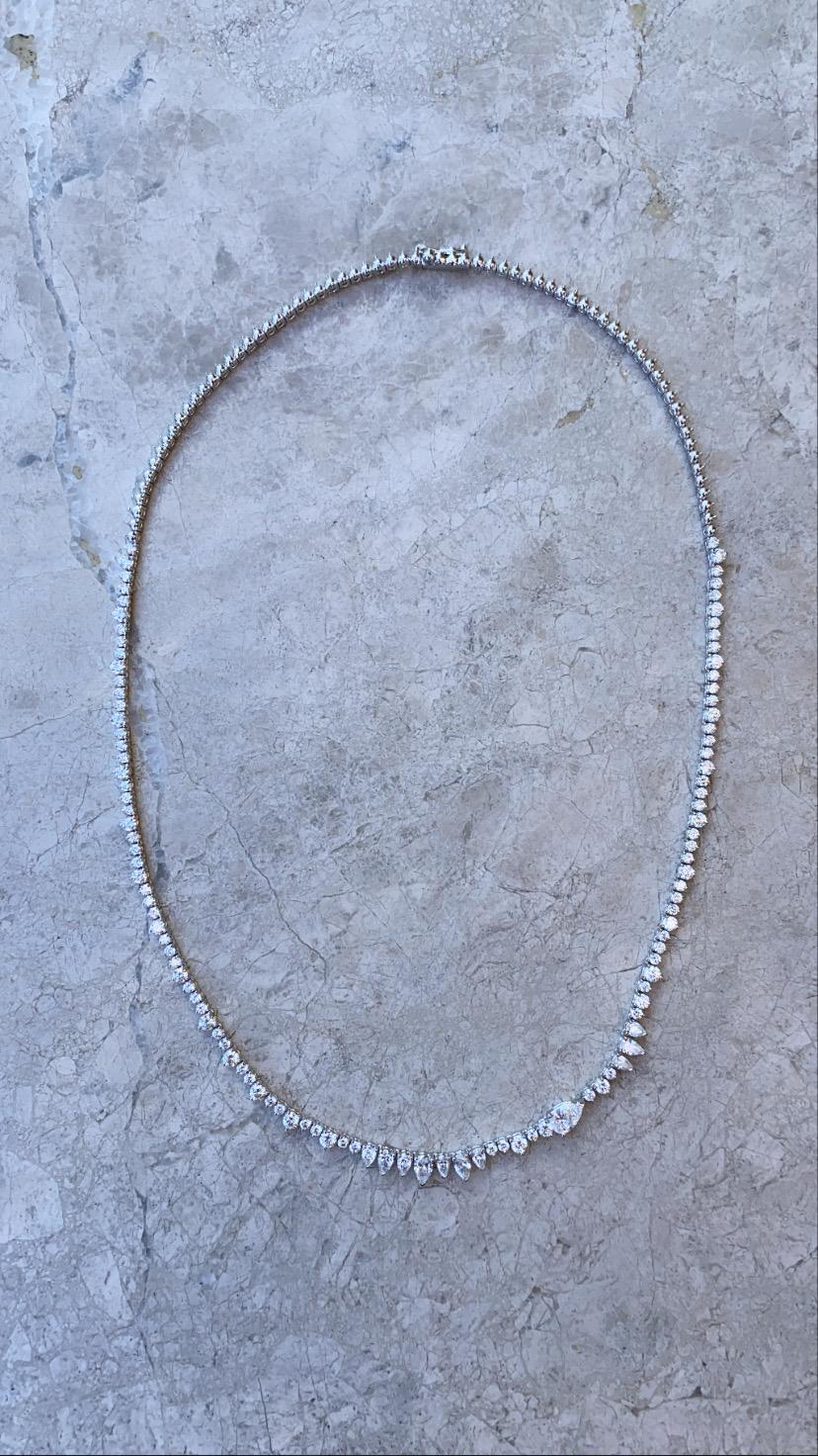 18 Karat Gold 4.50 Carat Diamond Necklace In New Condition In Istanbul, TR