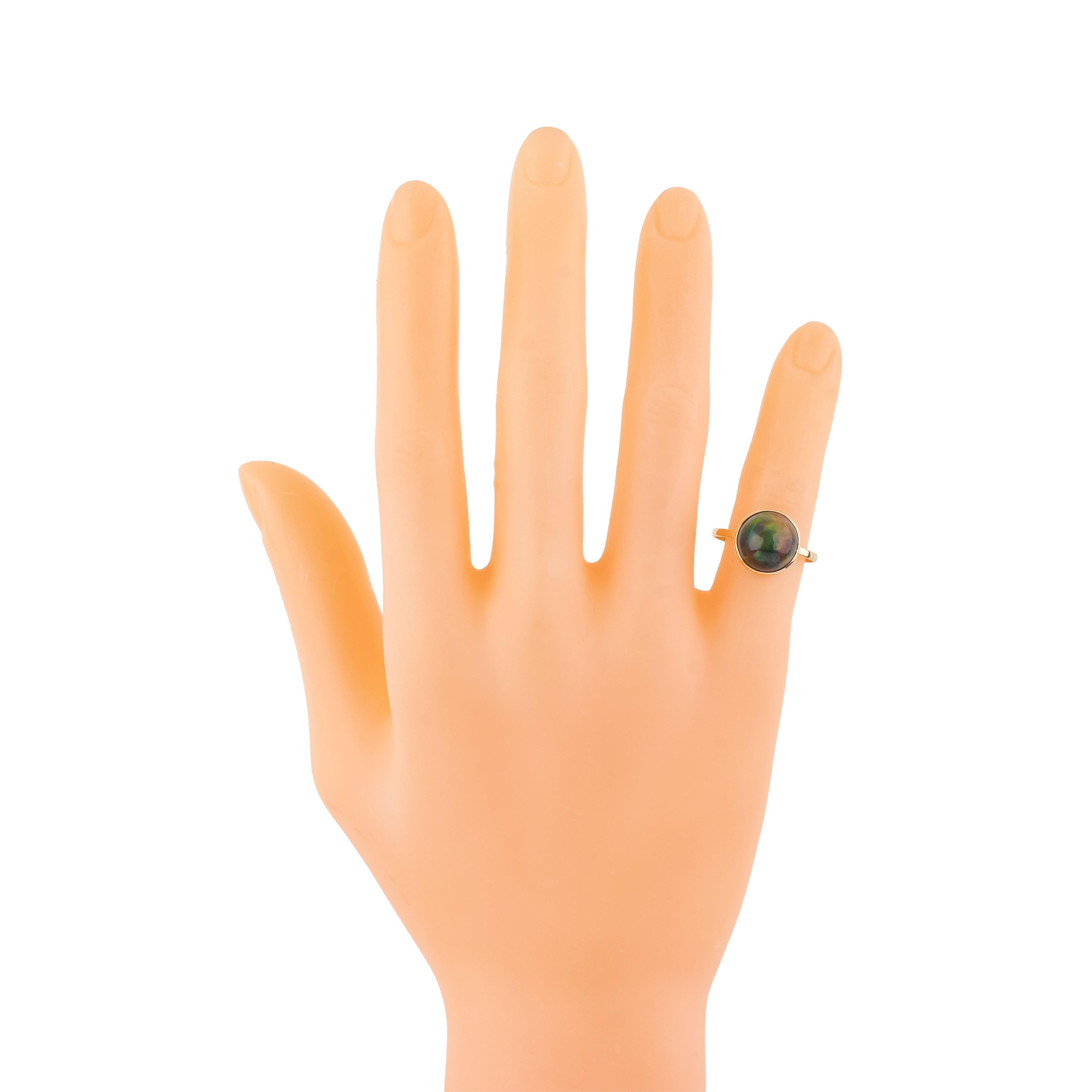 18 Karat Gold 4.55 Carat Opal Modern Ring In New Condition For Sale In Jaipur, IN