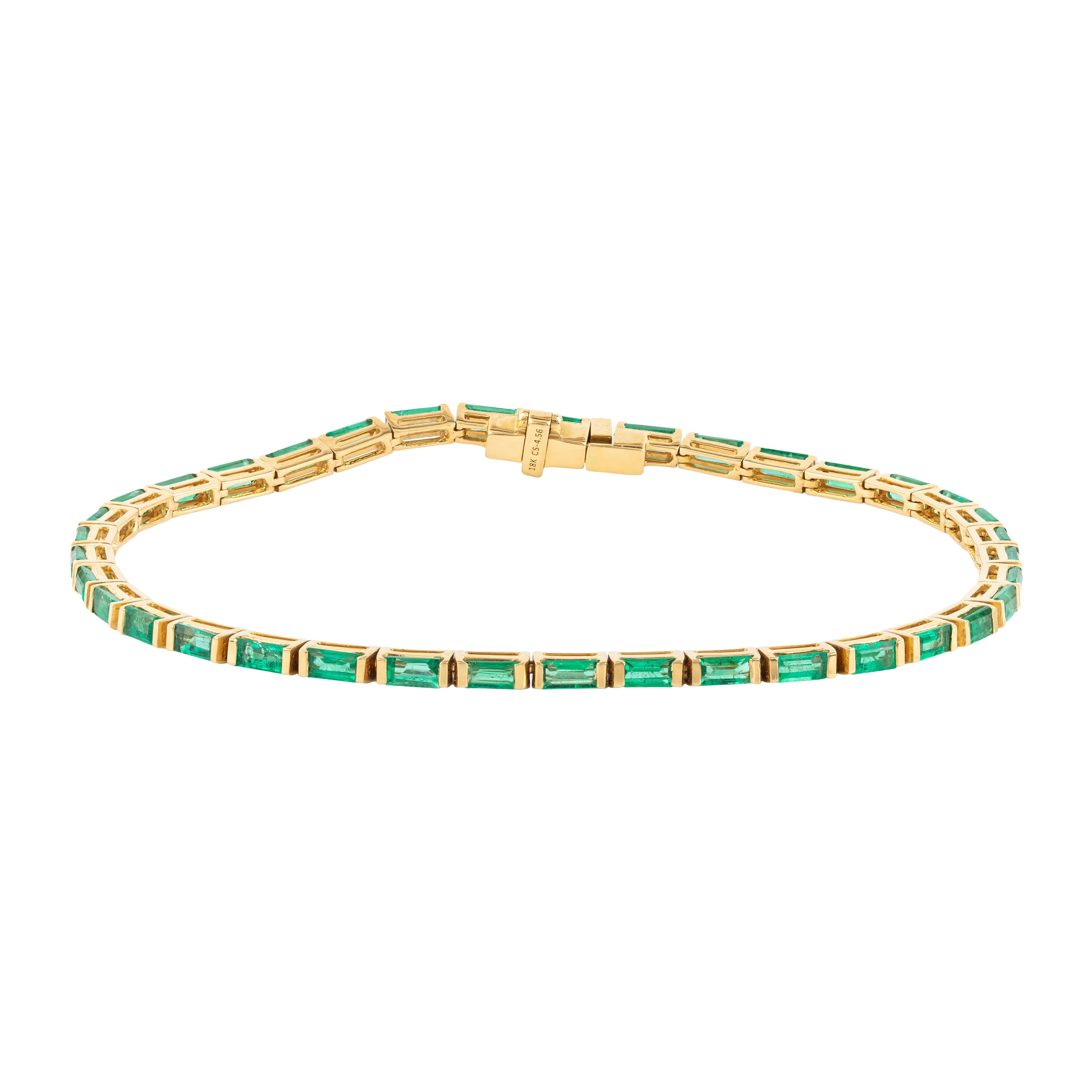 Women's 18 Karat Gold 4.56 Carat Emerald Tennis Bracelet For Sale
