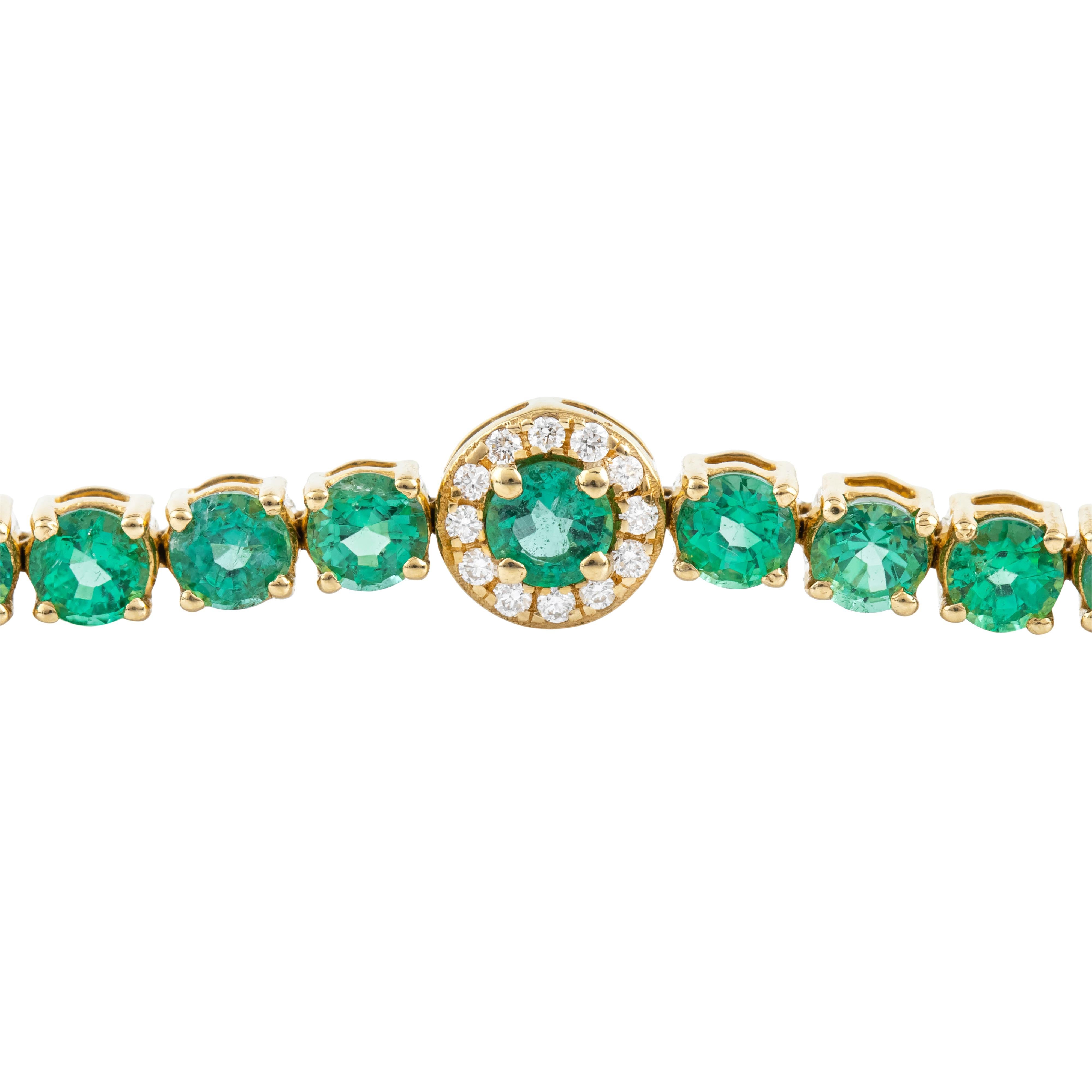 Moderno Bracciale tennis in oro 18 carati con smeraldo e diamante da 4,73 carati in vendita