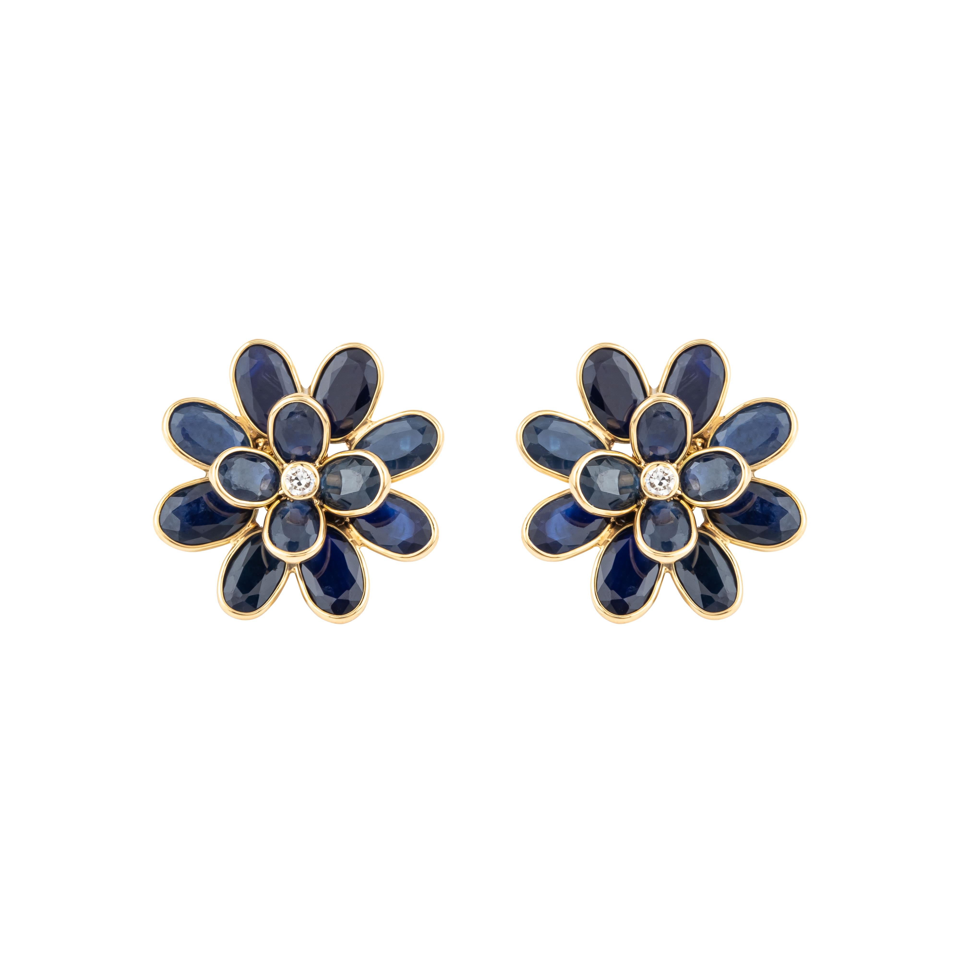Modern 18 Karat Gold 4.84 Carat Diamond and Sapphire Cocktail Stud Earrings For Sale