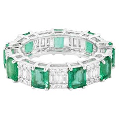 18K Gold 5.02 Carat Diamond and Emerald Infinity Band Ring by Gems Paradise