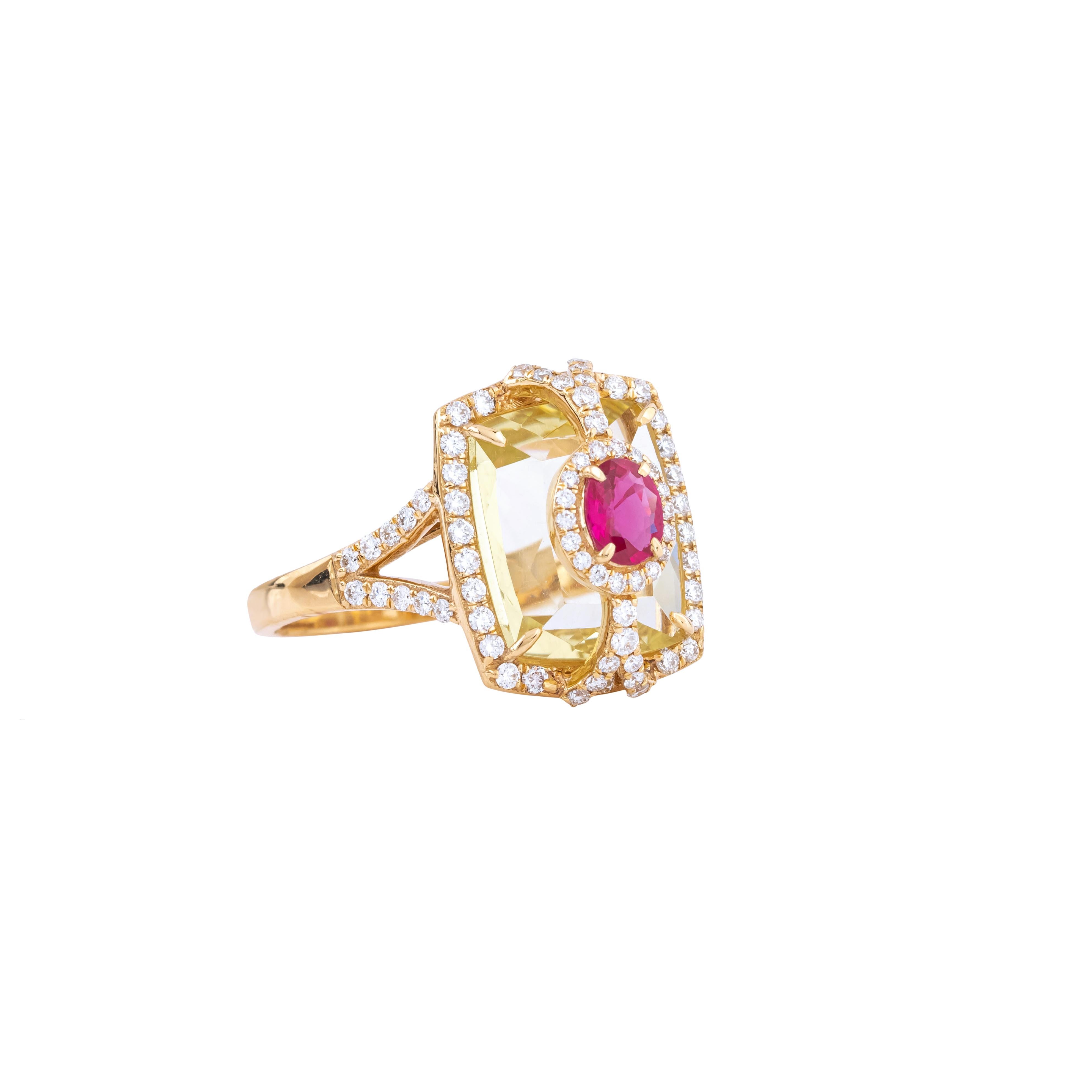 Mélange magistral d'art et de luxe, la bague cocktail en or 18 carats est une vitrine éblouissante d'un diamant de 5,13 carats, d'une citrine et d'un rubis. Cette pièce respire l'opulence, avec un diamant central qui séduit par sa clarté et sa