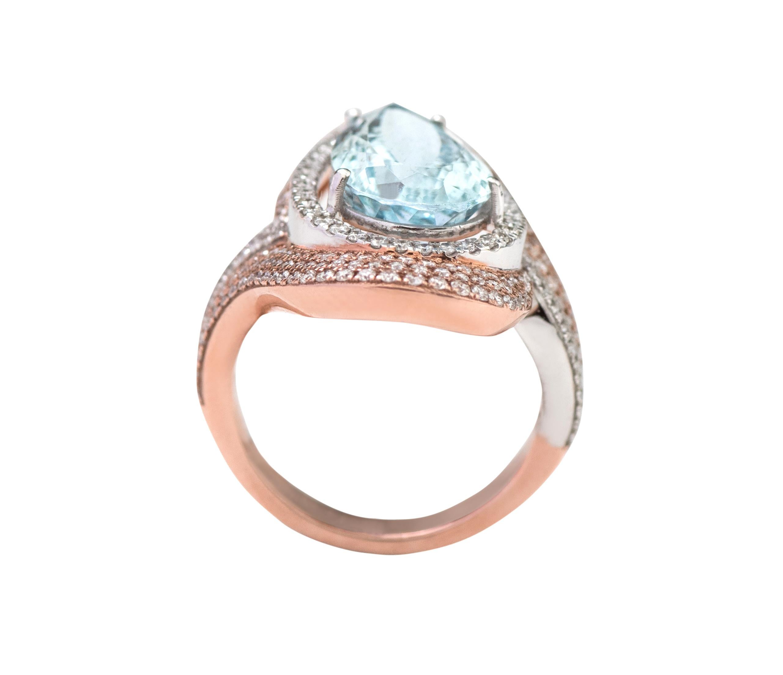 18 Karat Gold 5.15 Carat Pear-Cut Aquamarine and Diamond Cocktail Statement Ring In New Condition For Sale In Jaipur, IN