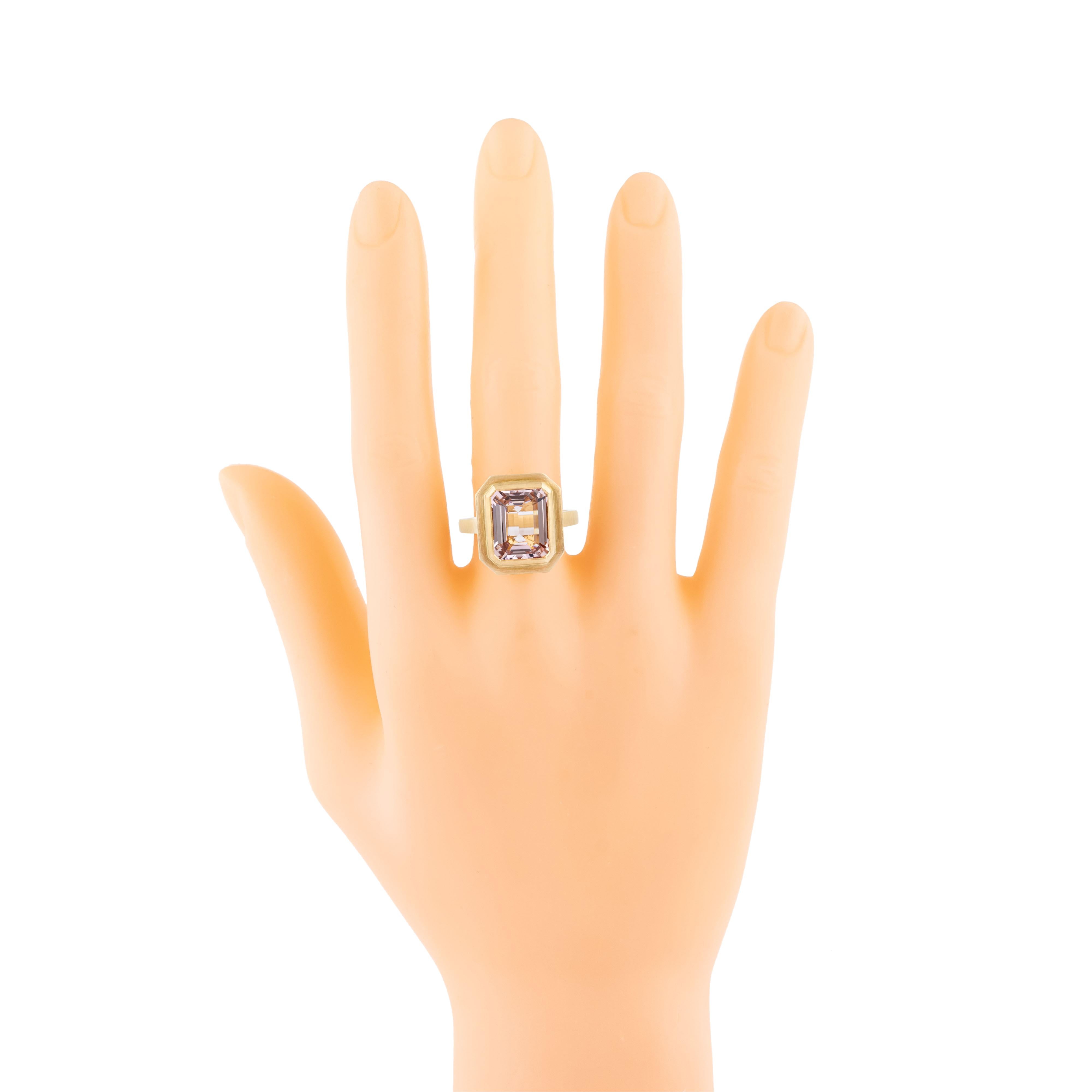 Women's 18 Karat Gold 5.17 Carat Morganite Solitaire Ring For Sale