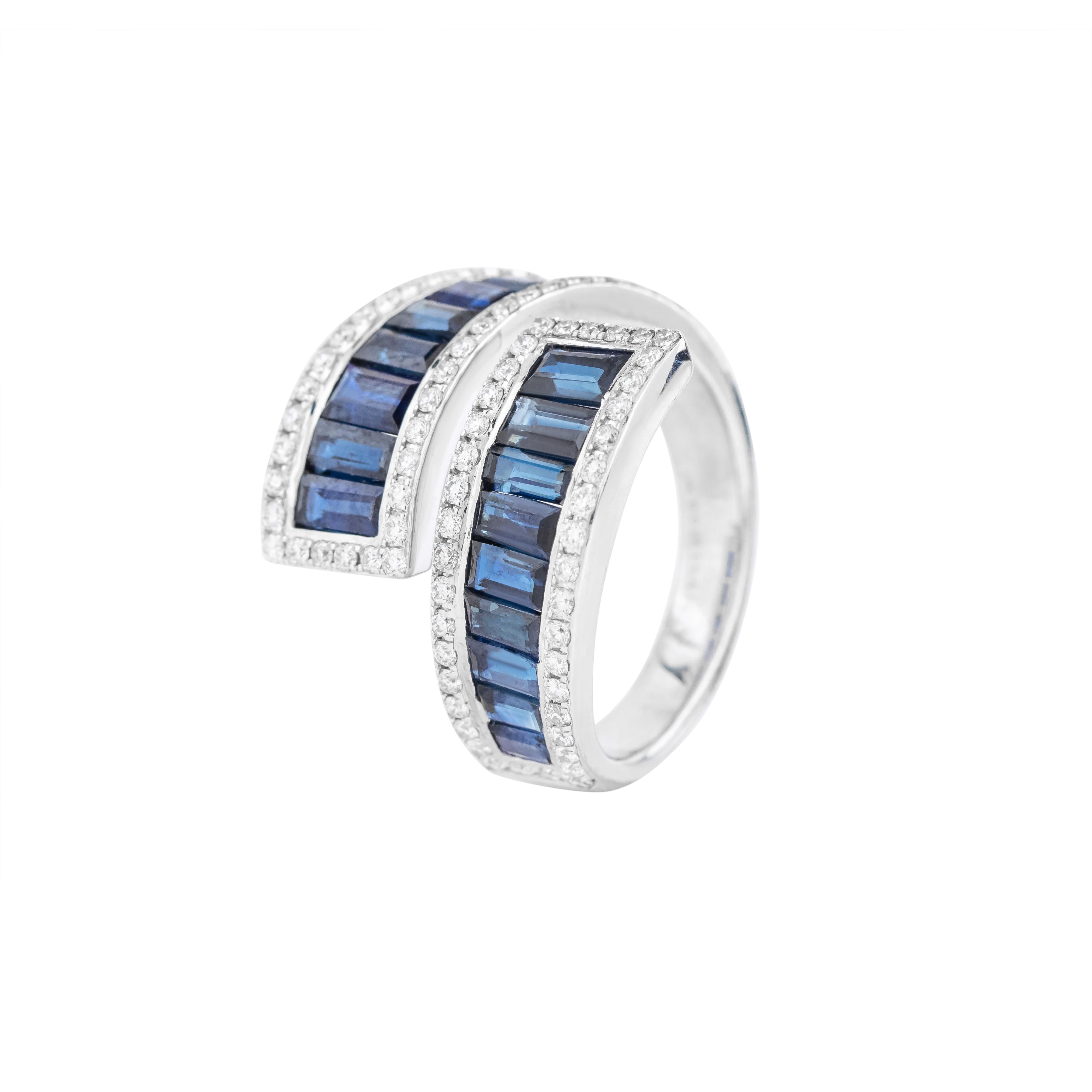 Women's 18 Karat Gold 5.23 Carat Diamond and Sapphire Fashion Ring For Sale