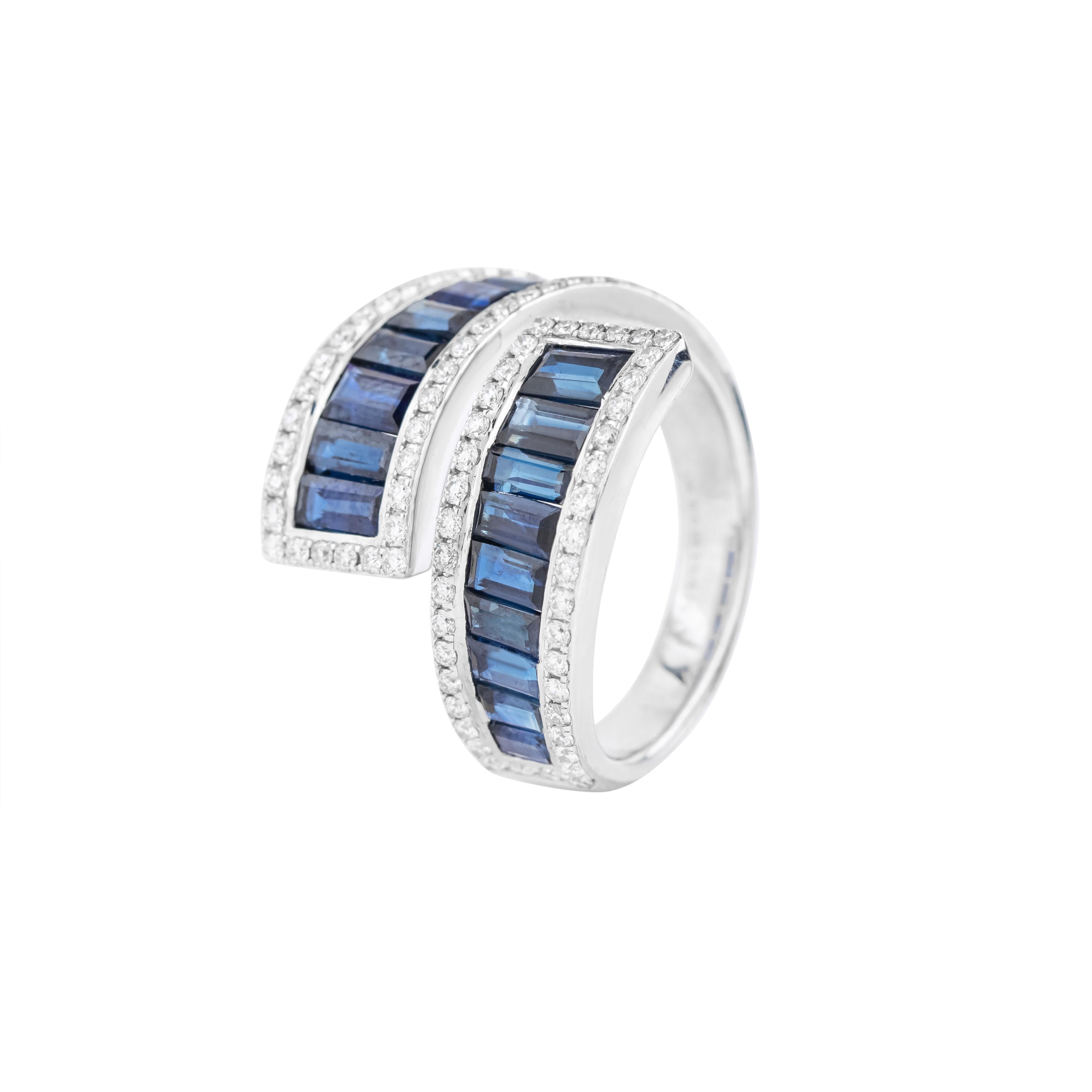 Bague à la mode en or 18 carats avec diamants et saphirs de 5,23 carats Pour femmes en vente